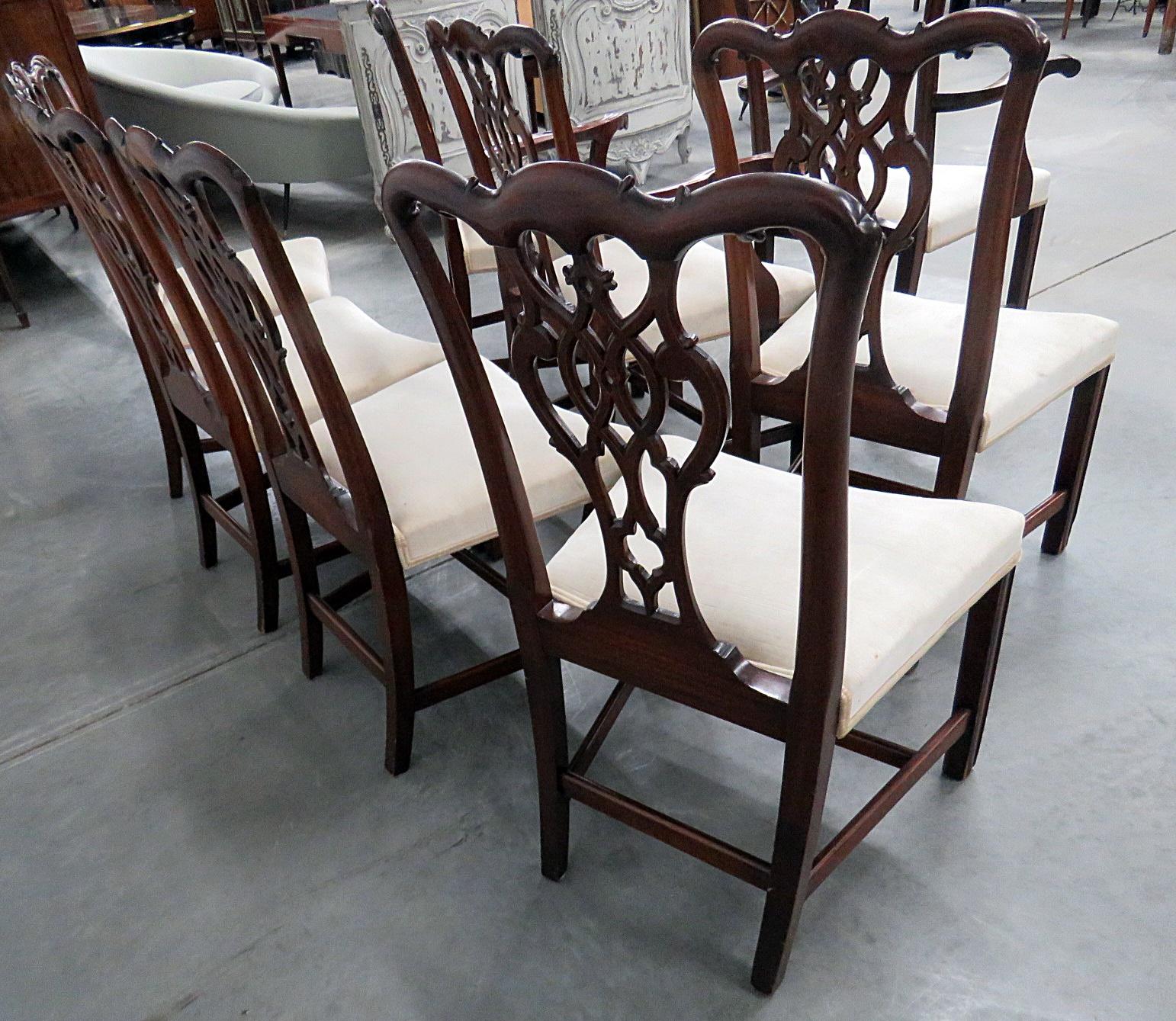 Ensemble de 8 chaises de salle à manger de style géorgien 2