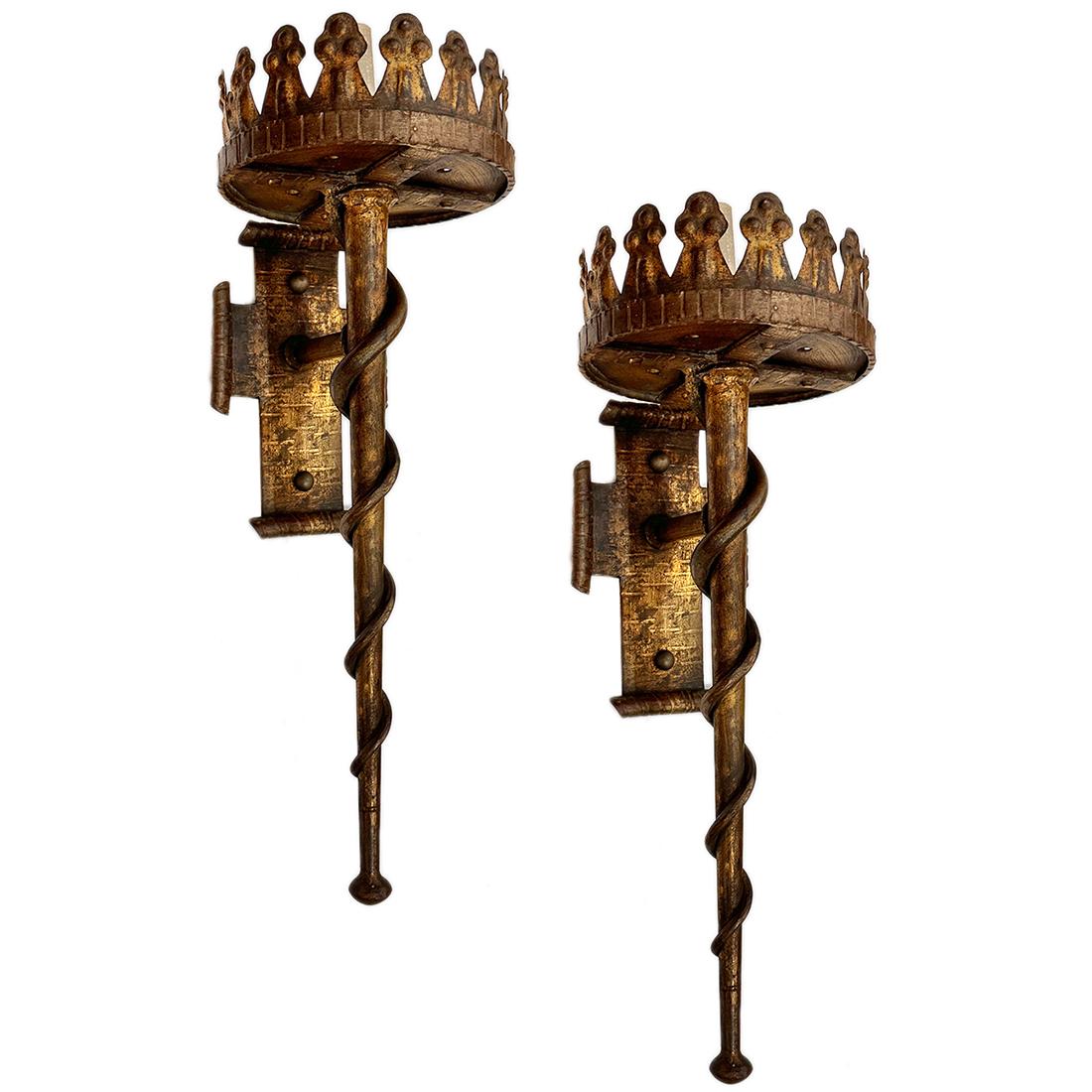 Set di 8 lampade in ferro dorato, vendute in coppia In condizioni buone in vendita a New York, NY