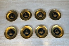 Juego de 8 Platos de Porcelana Dorada con Decoración de Chinoiserie Dorada sobre un Groun Negro