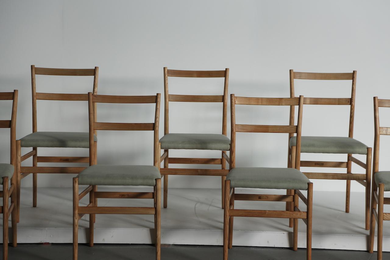 Juego de 8 sillas de comedor Gio Ponti Leggera Modelo 646 para Cassina, Italia, años 50 Tela en venta