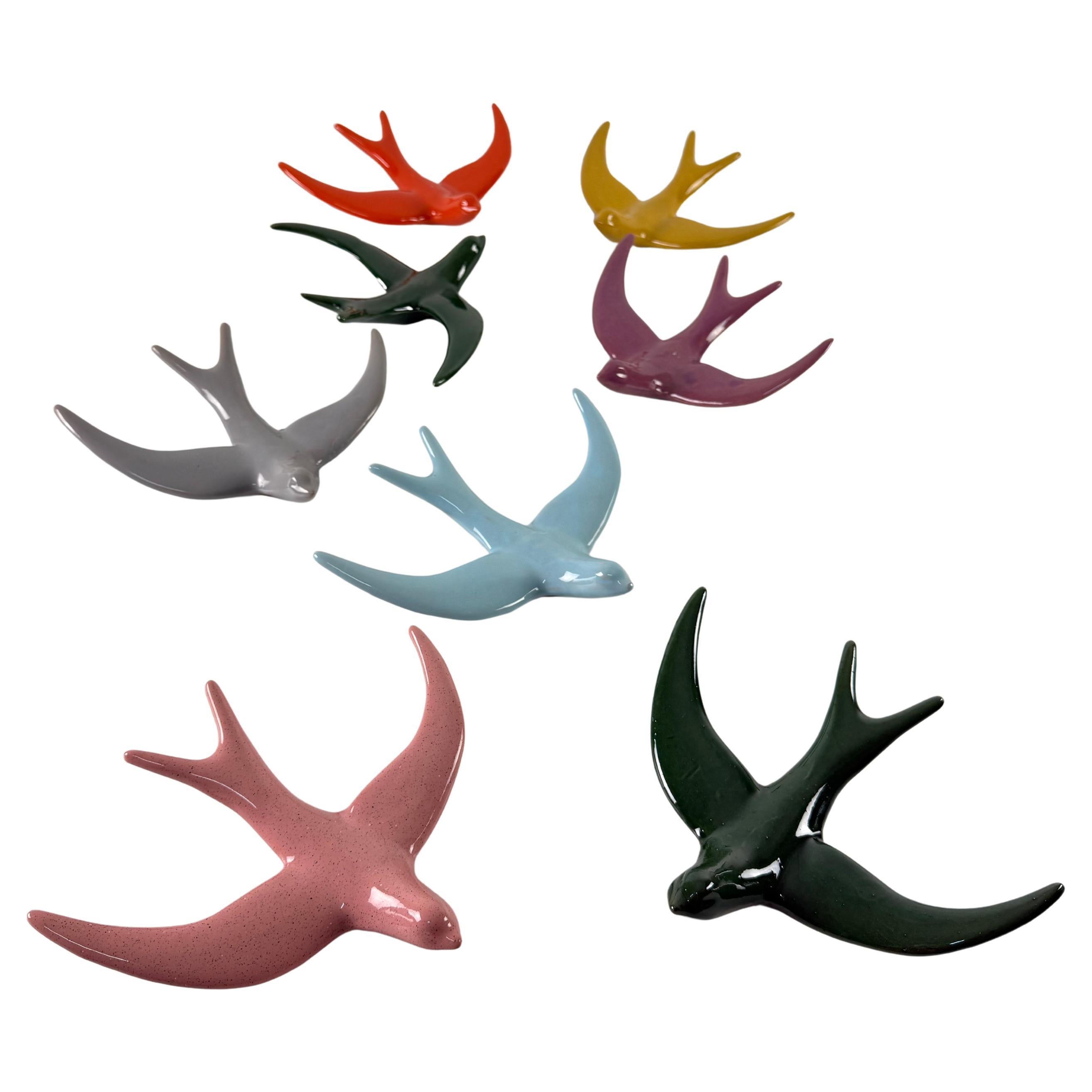 Ensemble de 8 hirondelles en vol en terre cuite émaillée, années 1960 en vente