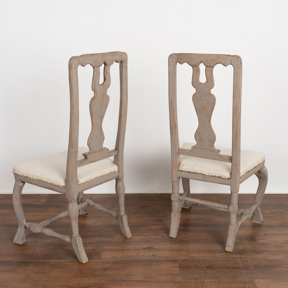 Set of 8 Gray Painted Baroque Side Dining Chairs, Sweden, circa 1800-1840 In Good Condition In Round Top, TX