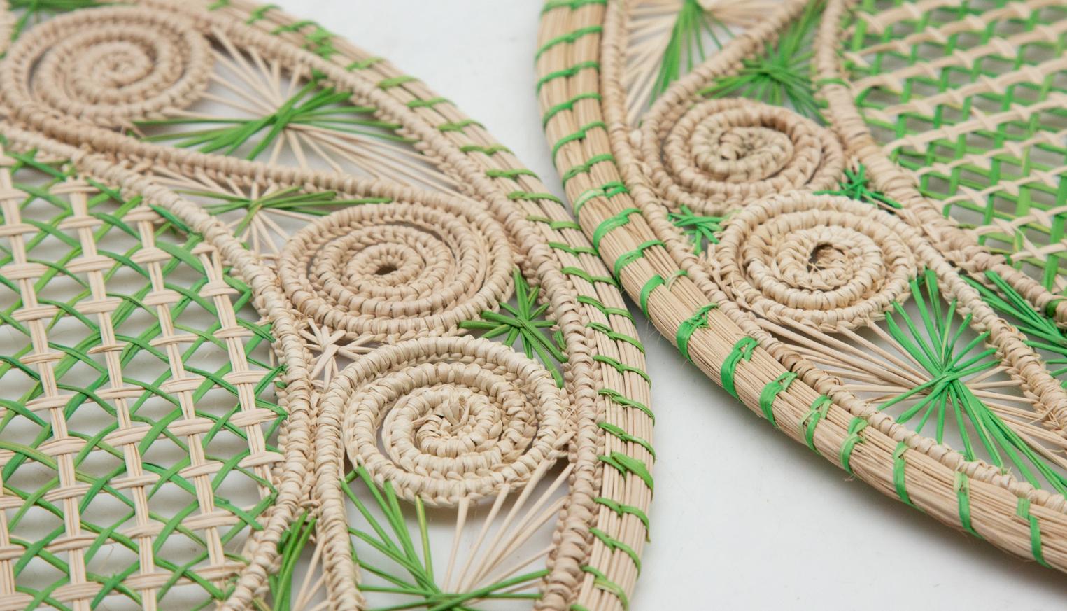 Contemporary Set of 8 Green and Cream Round Iraca Fibre Placemats