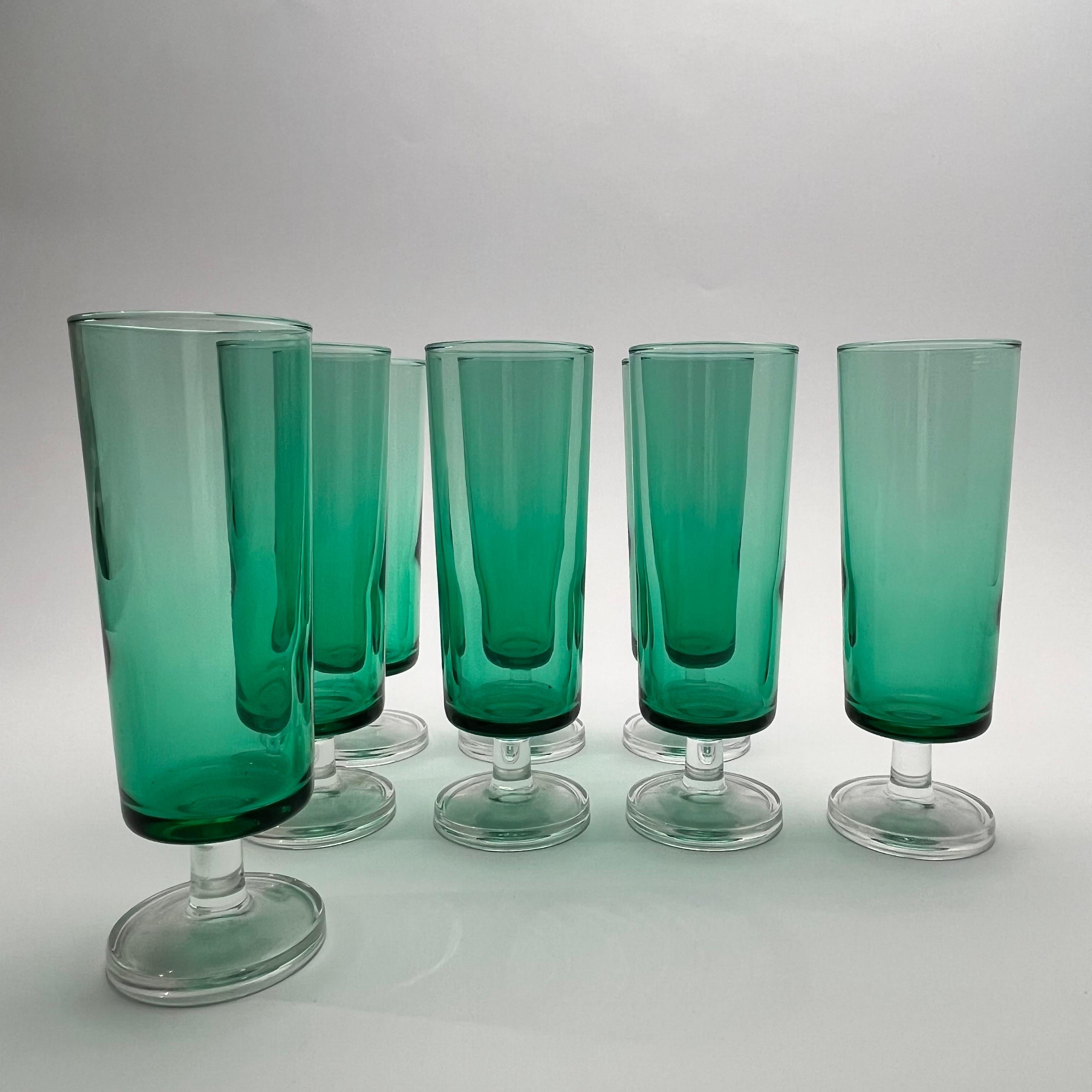Set von 8 grünen italienischen Gläsern, 1970er Jahre im Zustand „Hervorragend“ im Angebot in Ljubljana, SI