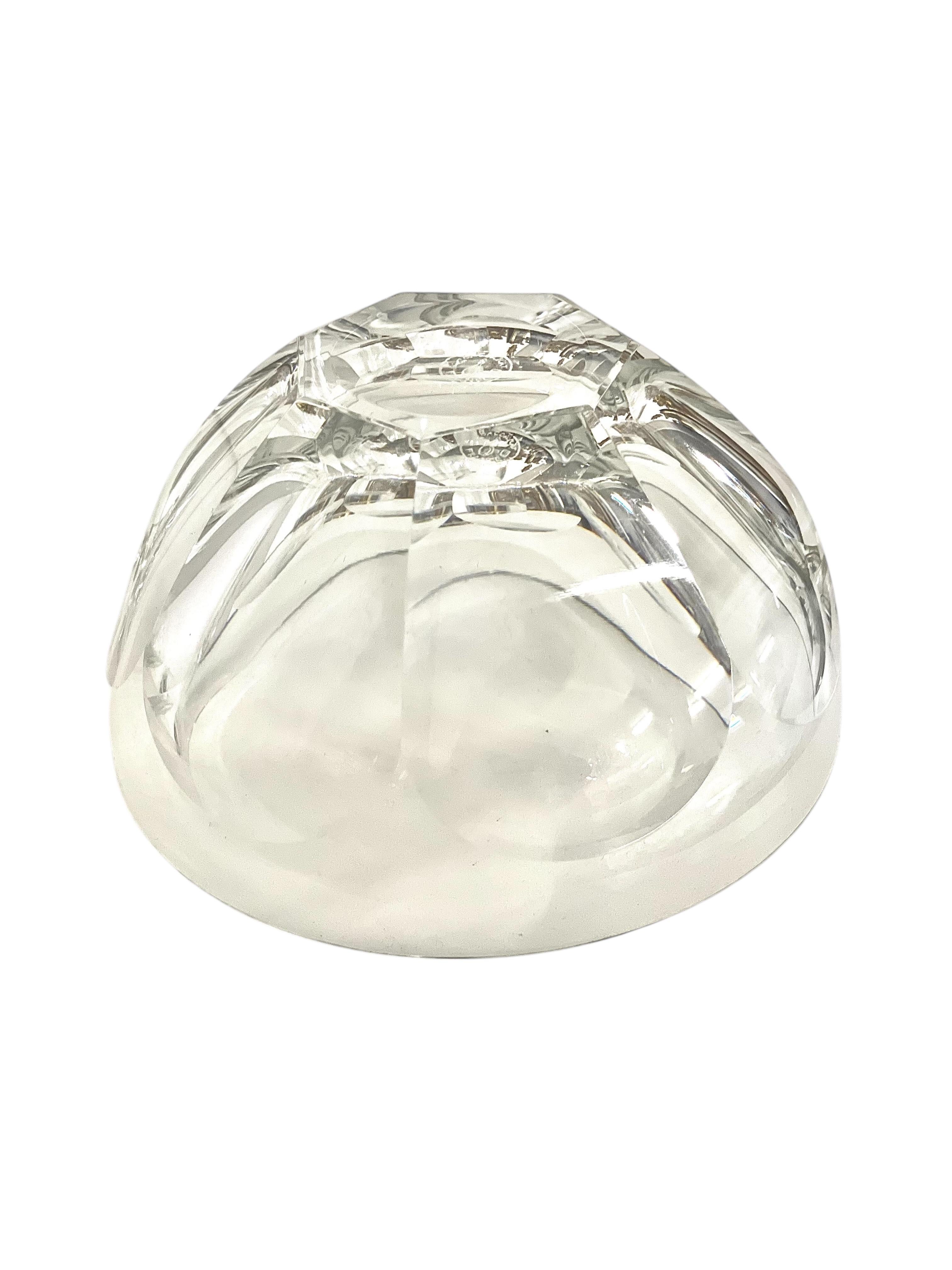 Ensemble de 8 bols en cristal vintage taillés à la main par Baccarat, France 20ème siècle en vente 5