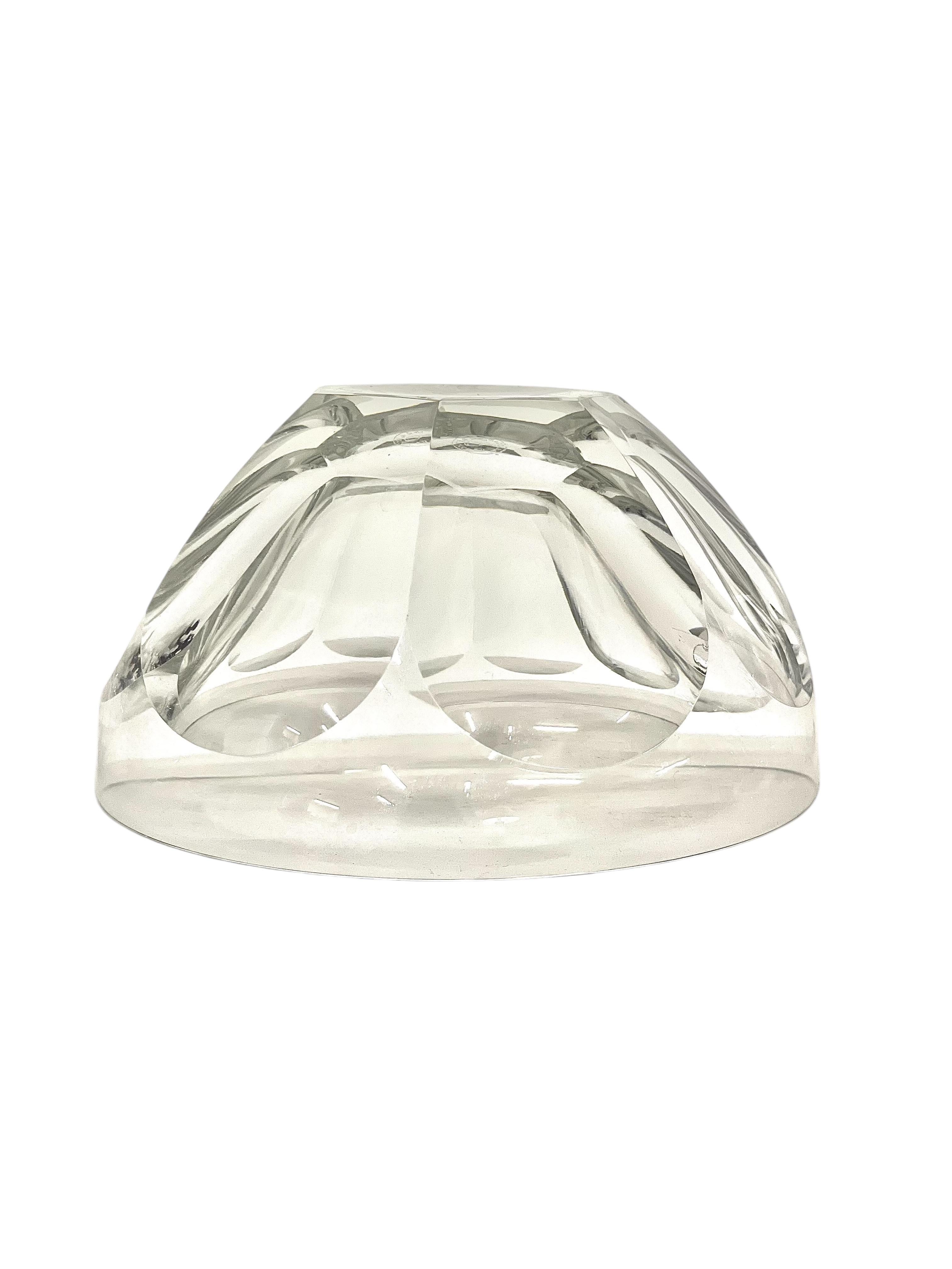 Ensemble de 8 bols en cristal vintage taillés à la main par Baccarat, France 20ème siècle Bon état - En vente à LA CIOTAT, FR