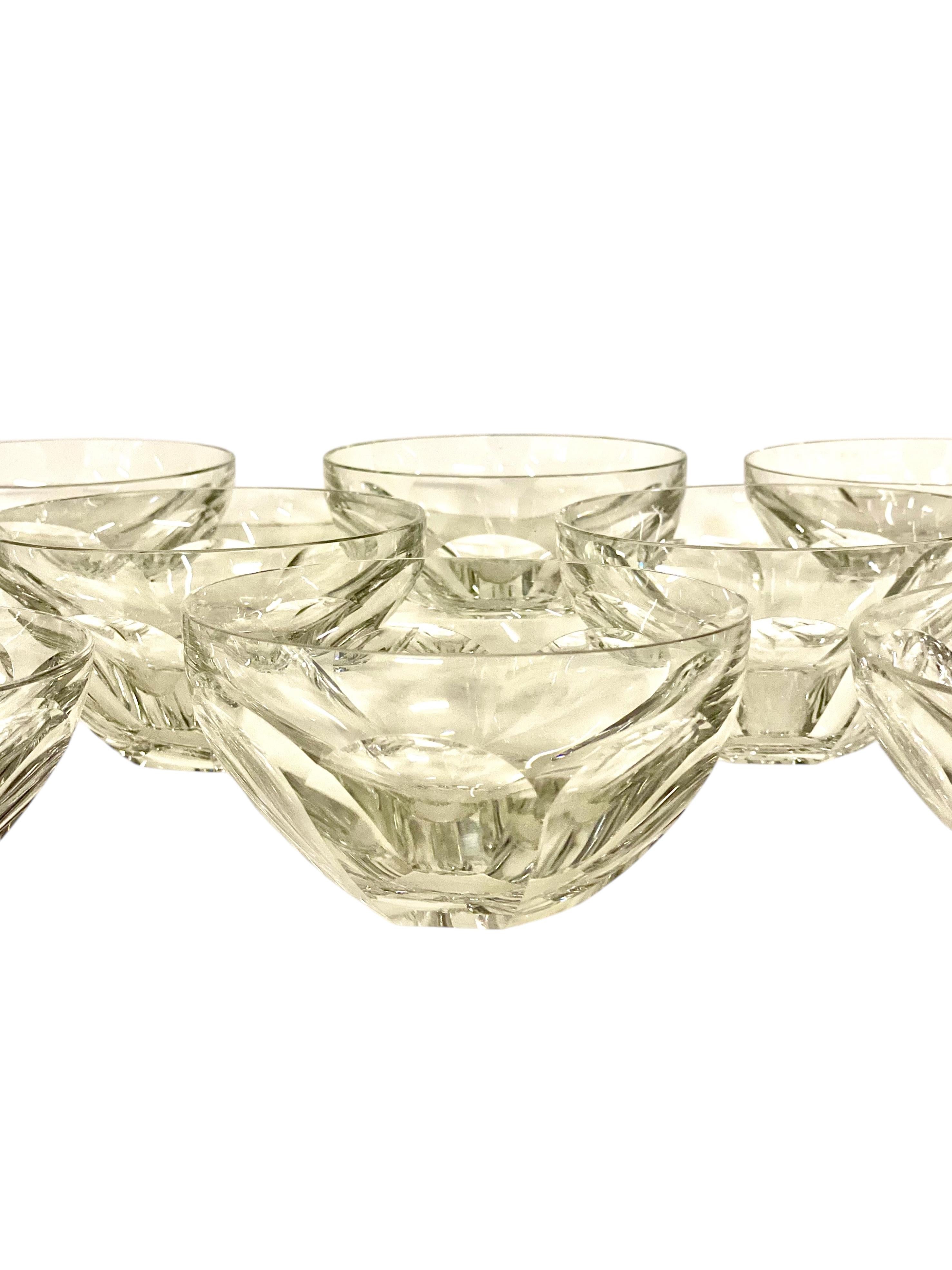 Ensemble de 8 bols en cristal vintage taillés à la main par Baccarat, France 20ème siècle en vente 3