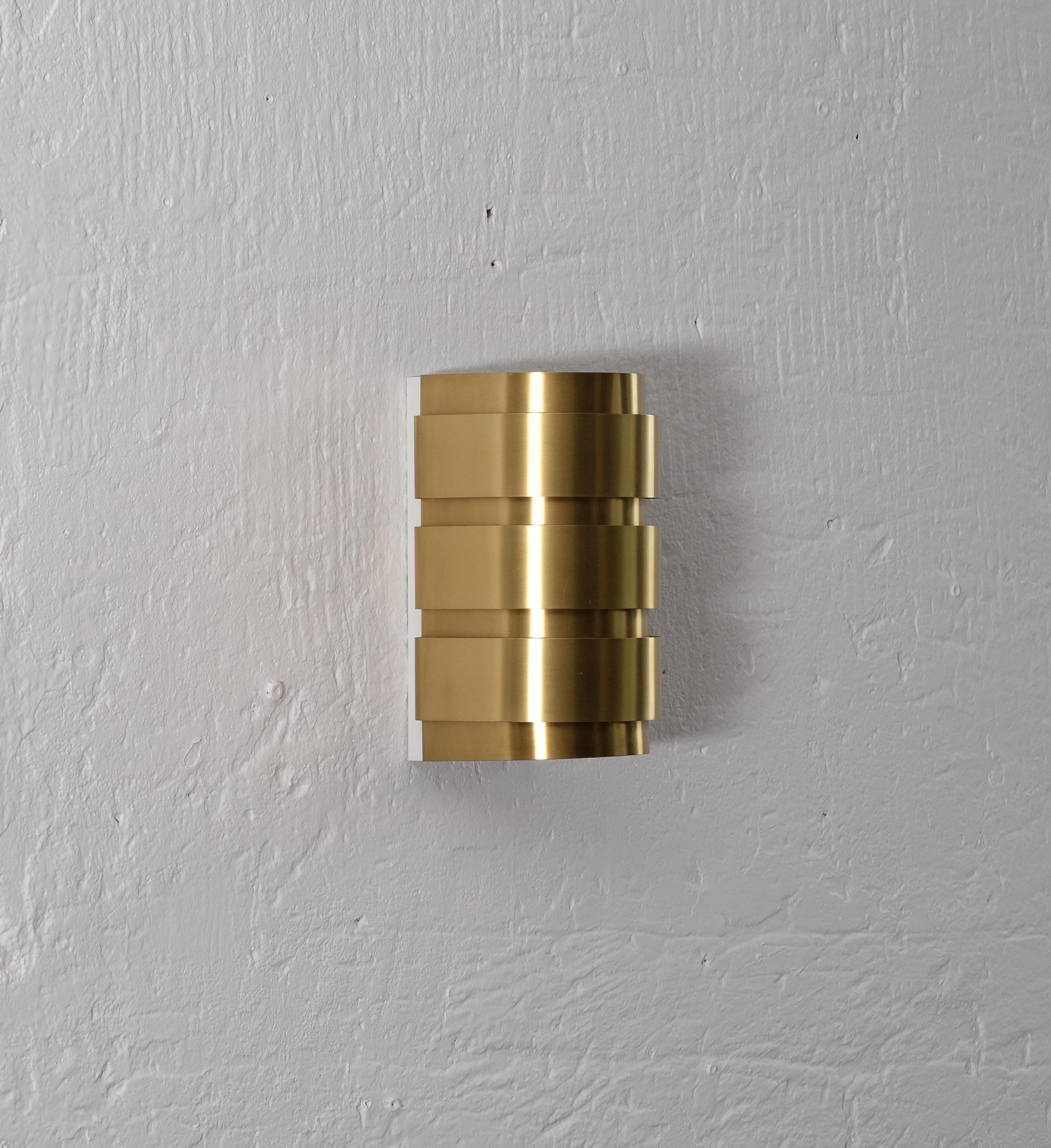 Swedish wall lights model V-155 designed by Hans-Agne Jakobsson, produced in Markaryd, Sweden, 1960s.
Please note: listed price is for one (1) wall light.