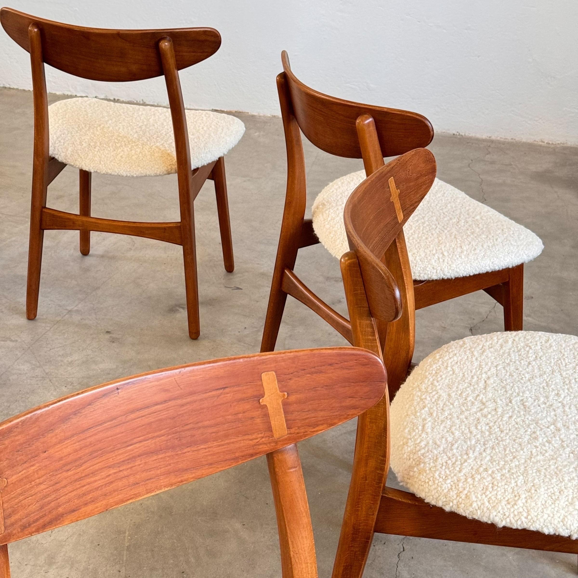 Set of 8 Hans J. Wegner CH-30 Dining Chairs in Bouclé, 1952, Carl Hansen & Søn 5
