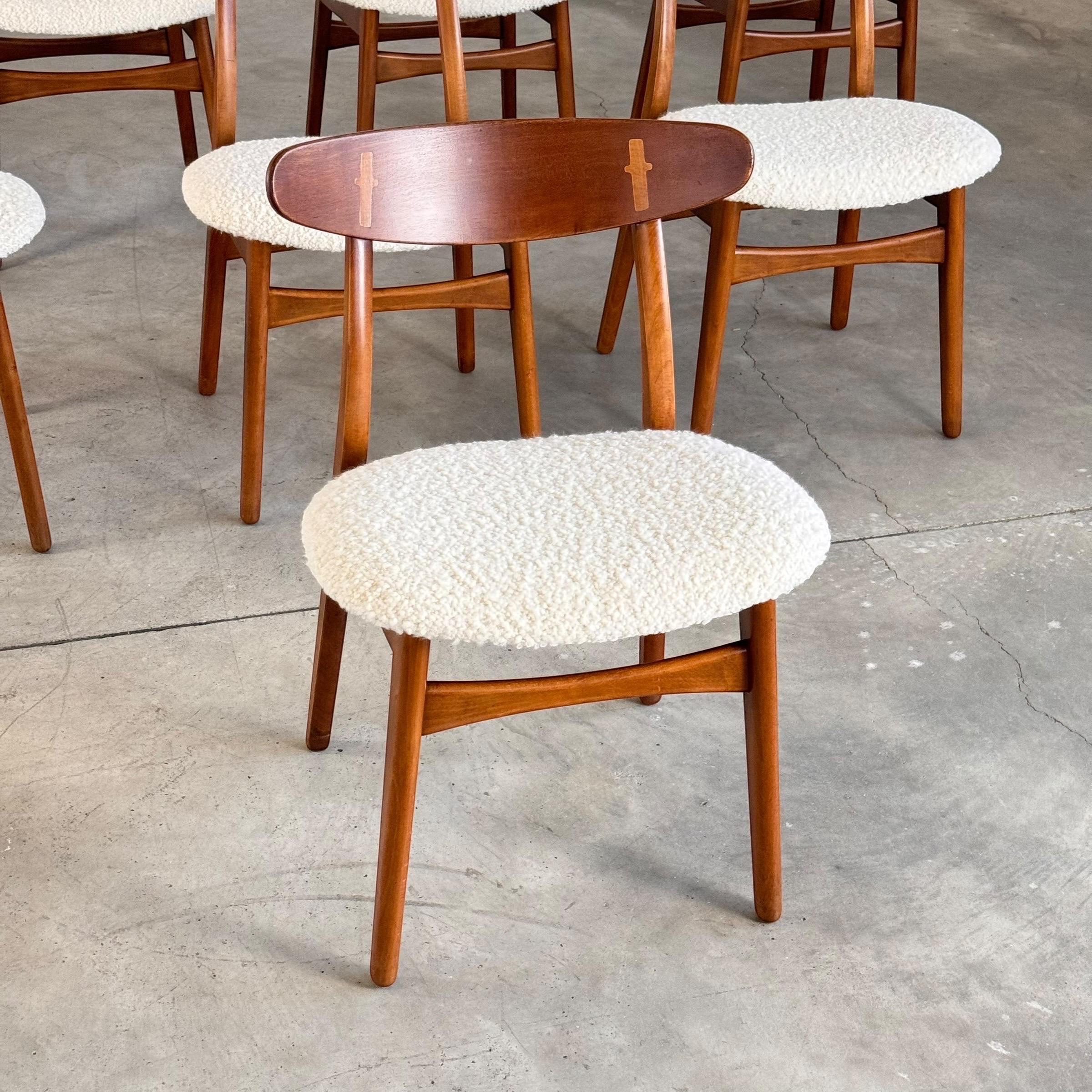 Swedish Set of 8 Hans J. Wegner CH-30 Dining Chairs in Bouclé, 1952, Carl Hansen & Søn