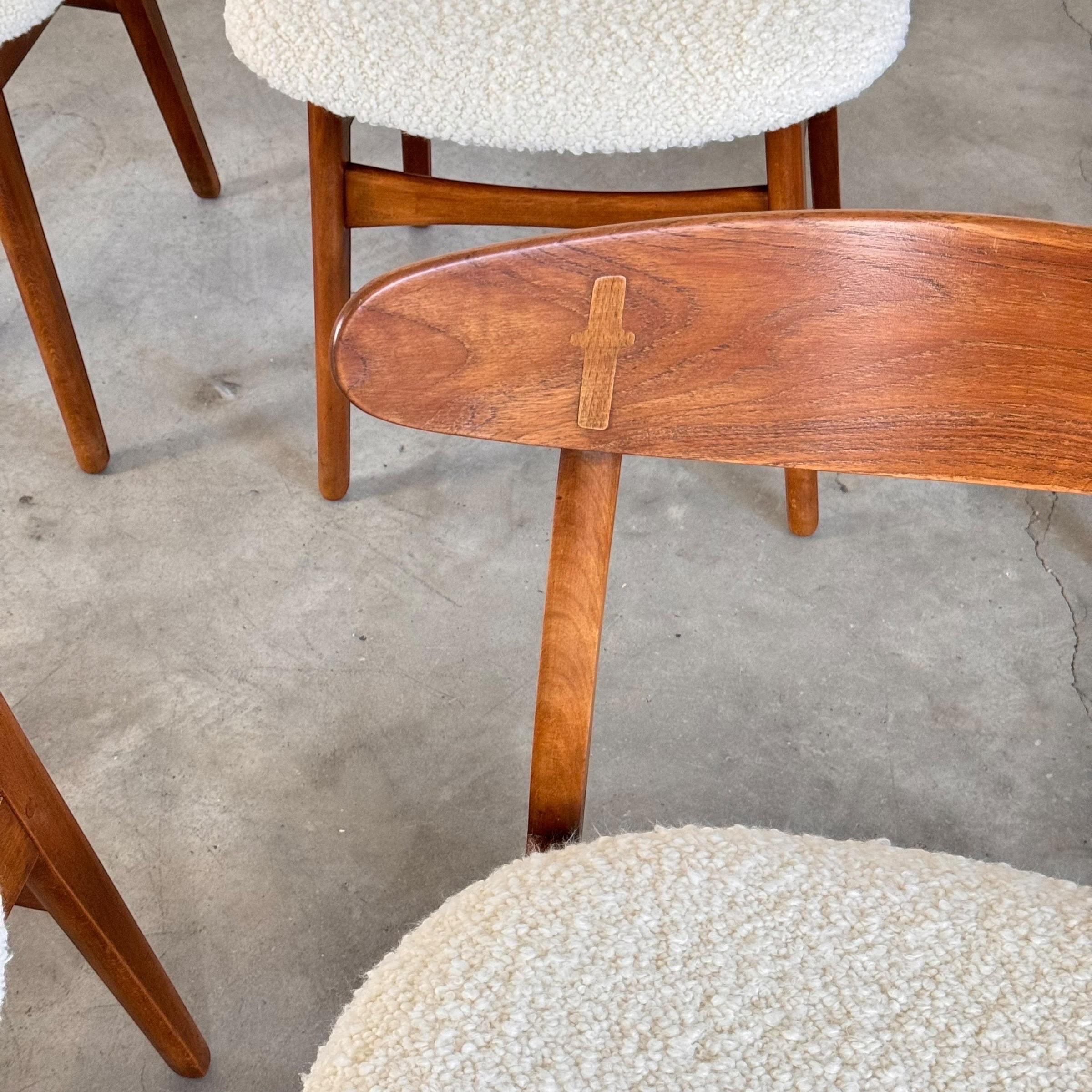 Mid-20th Century Set of 8 Hans J. Wegner CH-30 Dining Chairs in Bouclé, 1952, Carl Hansen & Søn