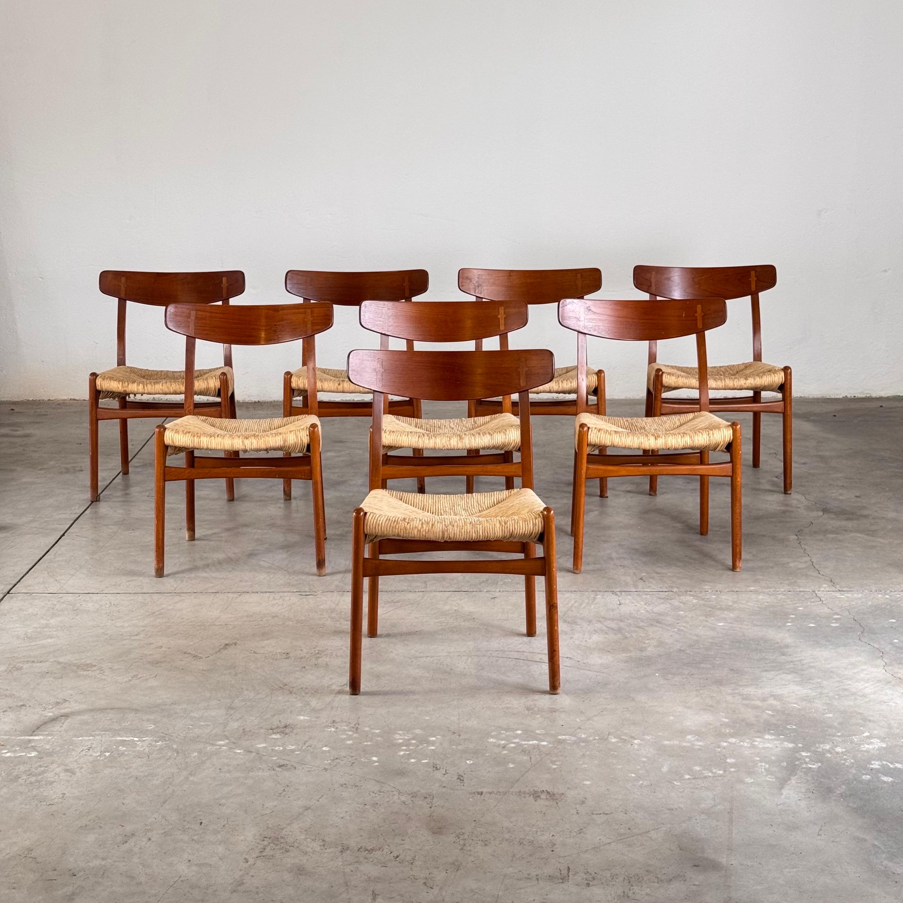 Satz von 8 Hans J. Wegner CH23 Esszimmerstühlen für Carl Hansen, Dänemark, 1951 (Moderne der Mitte des Jahrhunderts) im Angebot