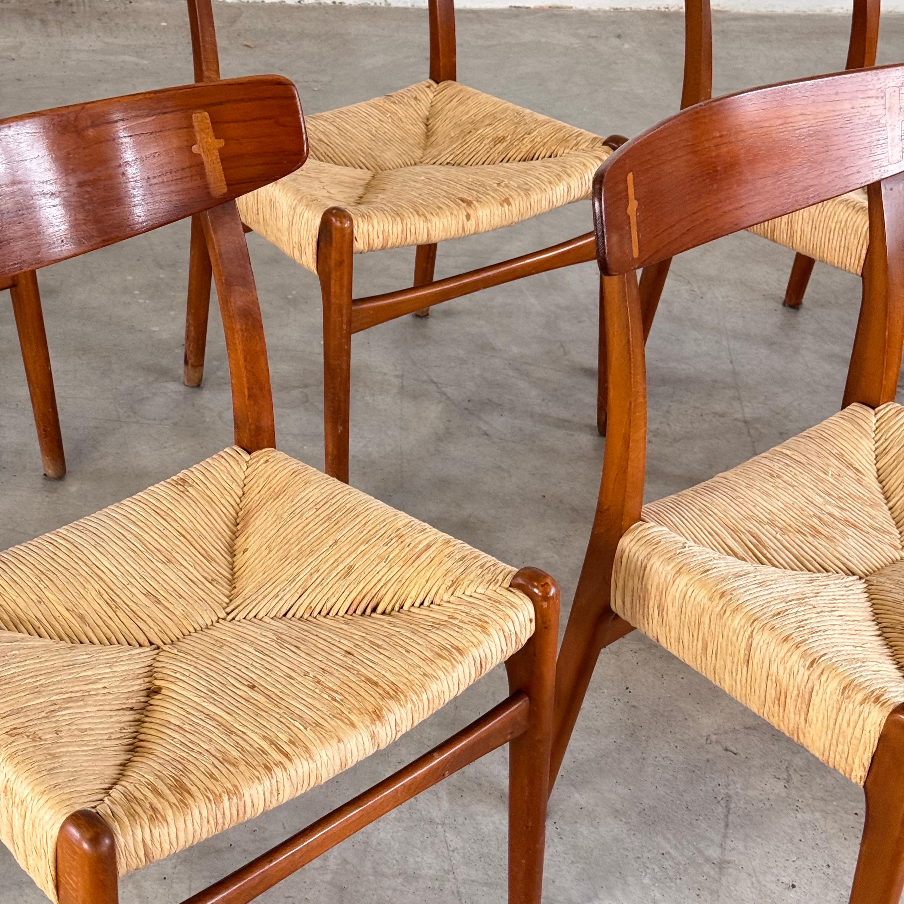 Satz von 8 Hans J. Wegner CH23 Esszimmerstühlen für Carl Hansen, Dänemark, 1951 (Mitte des 20. Jahrhunderts) im Angebot