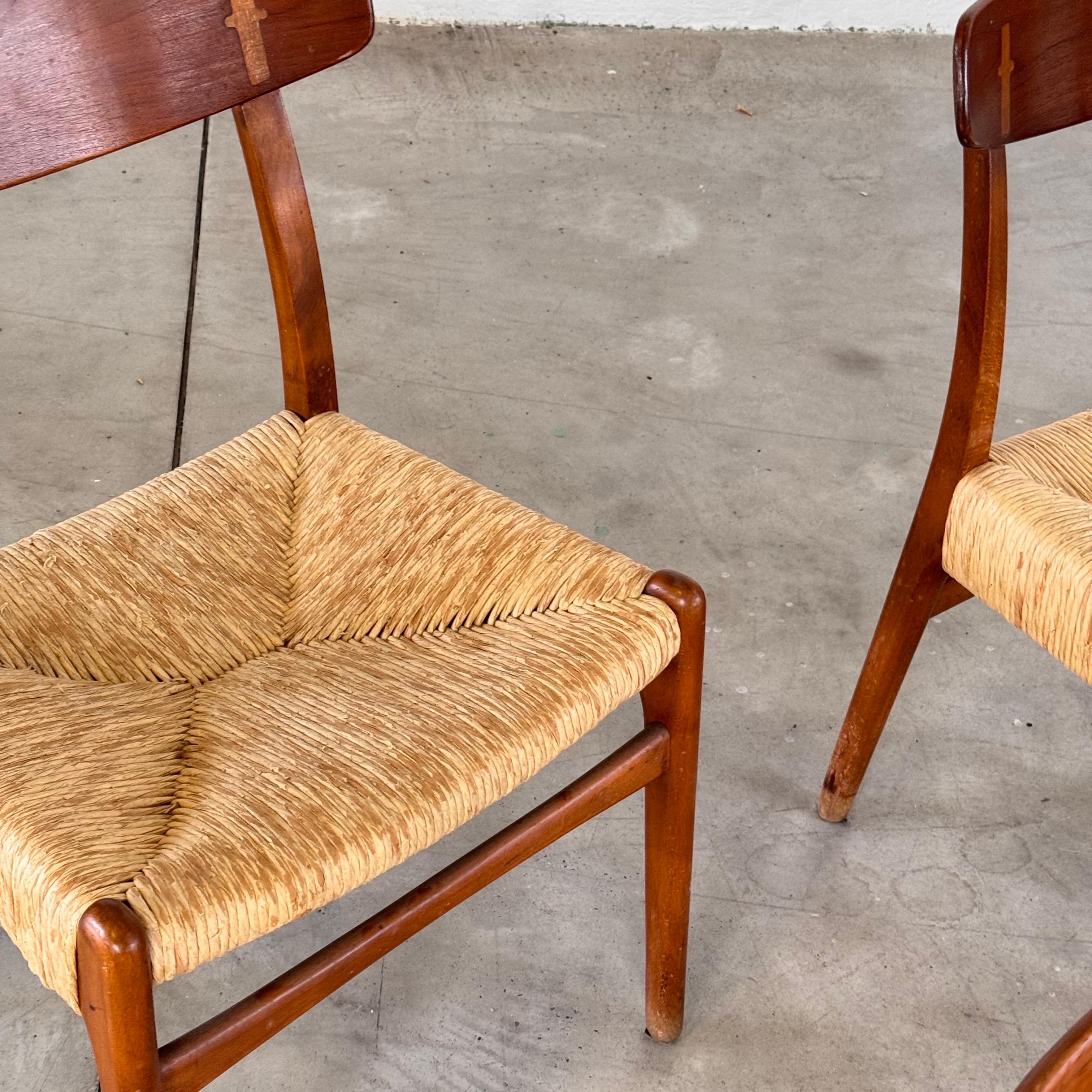 Satz von 8 Hans J. Wegner CH23 Esszimmerstühlen für Carl Hansen, Dänemark, 1951 (Stroh) im Angebot