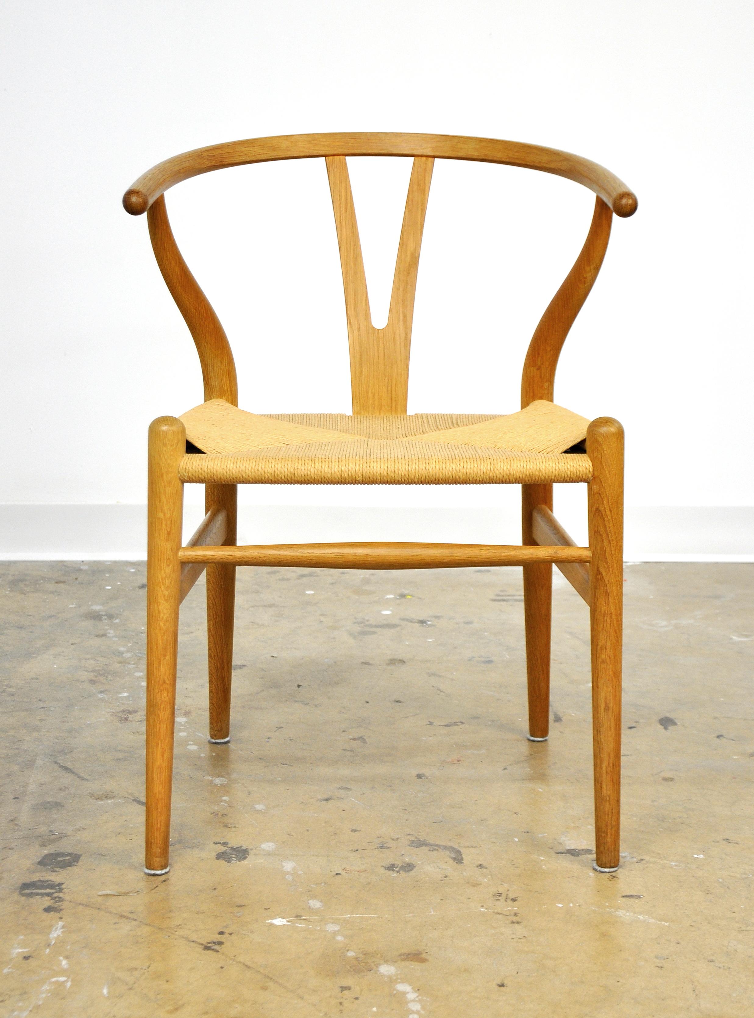 Set of Eight Hans Wegner Oak Wishbone Chairs 2