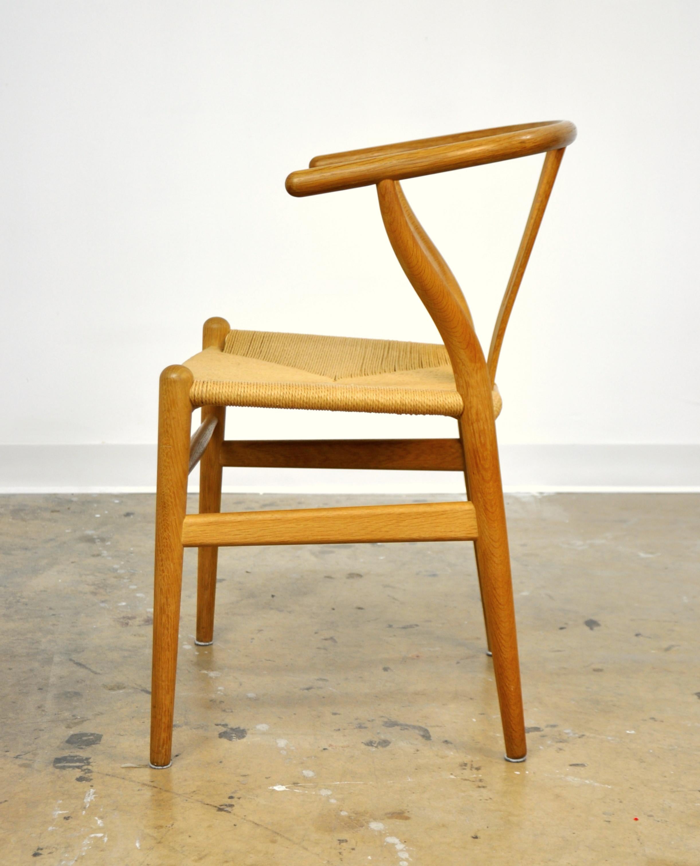 Mid-Century Modern Set of Eight Hans Wegner Oak Wishbone Chairs