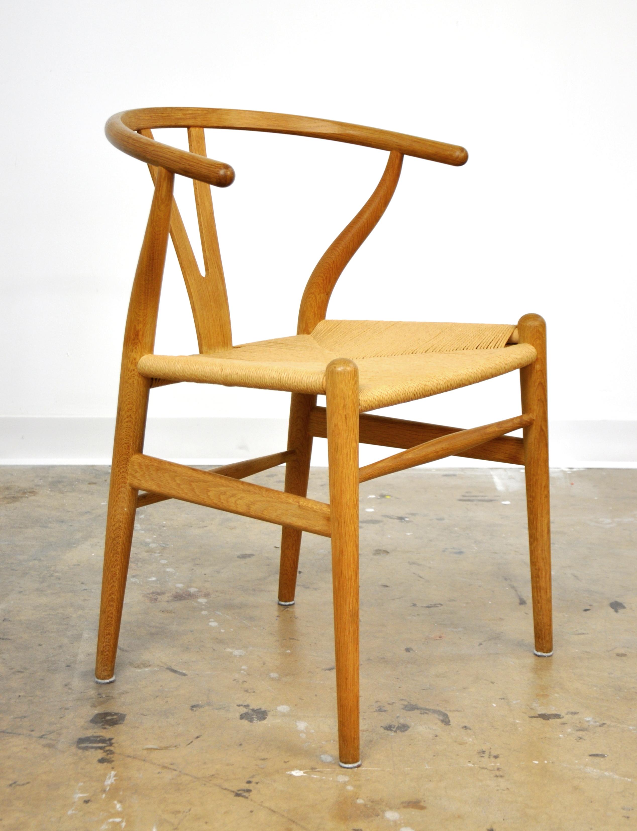 Set of Eight Hans Wegner Oak Wishbone Chairs 1