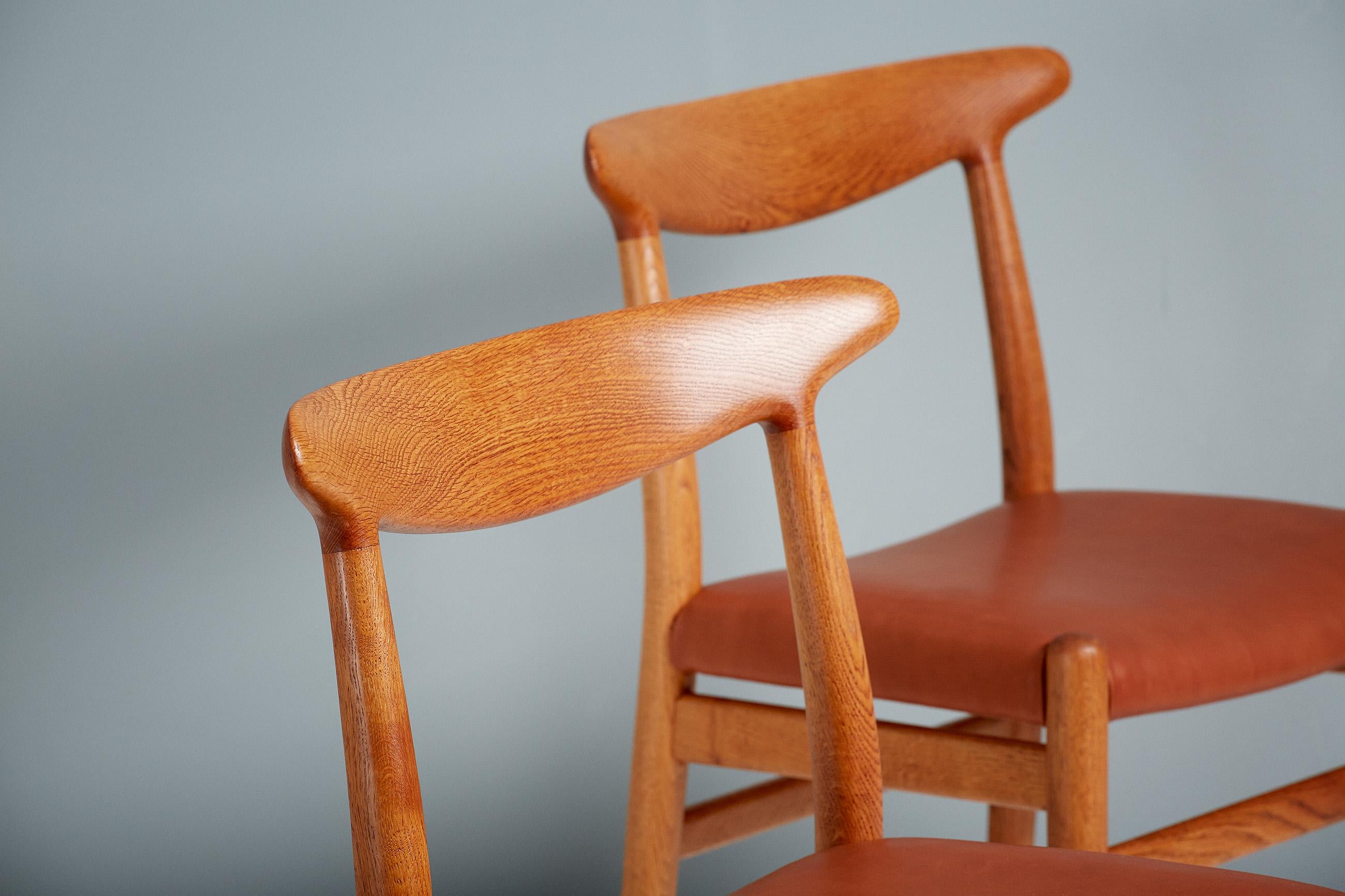 Milieu du XXe siècle Ensemble de 8 chaises de salle à manger Hans Wegner W2 en vente