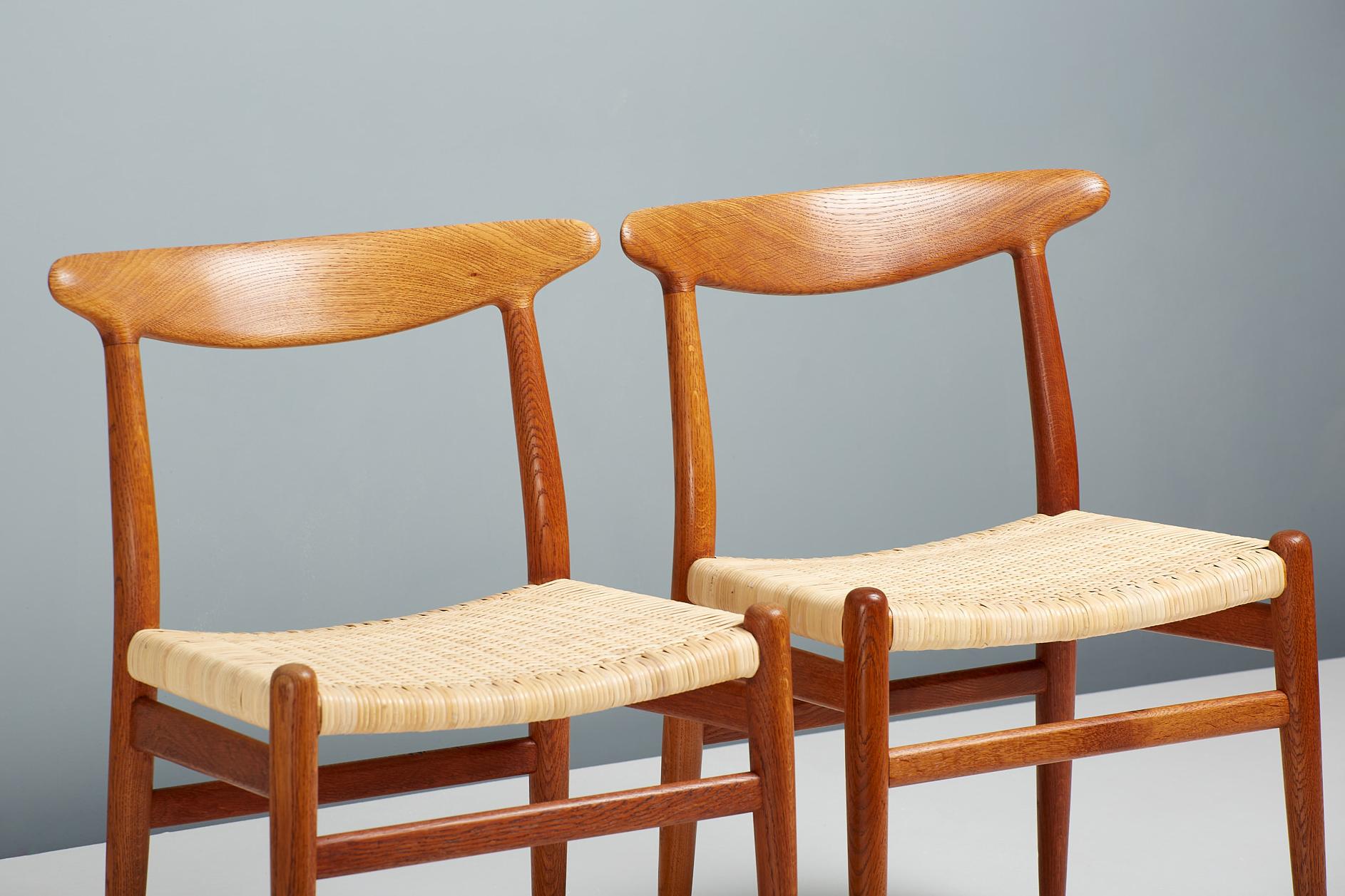 Scandinavian Modern Set of 8 Hans Wegner W2 Oak and Rattan Dining Chairs