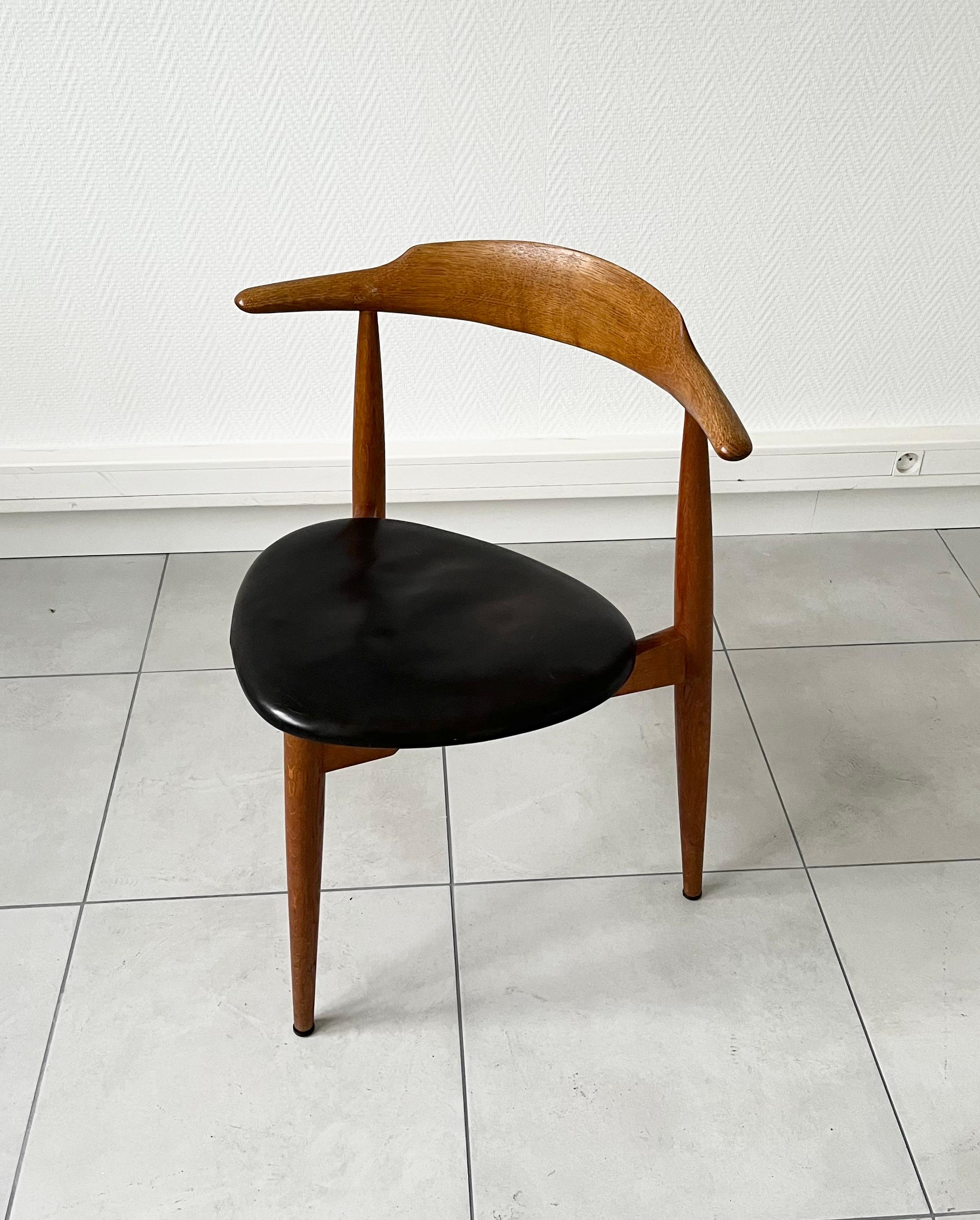Conjunto de 8 sillas Heart de Hans J. Wegner en Bueno estado para la venta en SAINT-OUEN-SUR-SEINE, FR