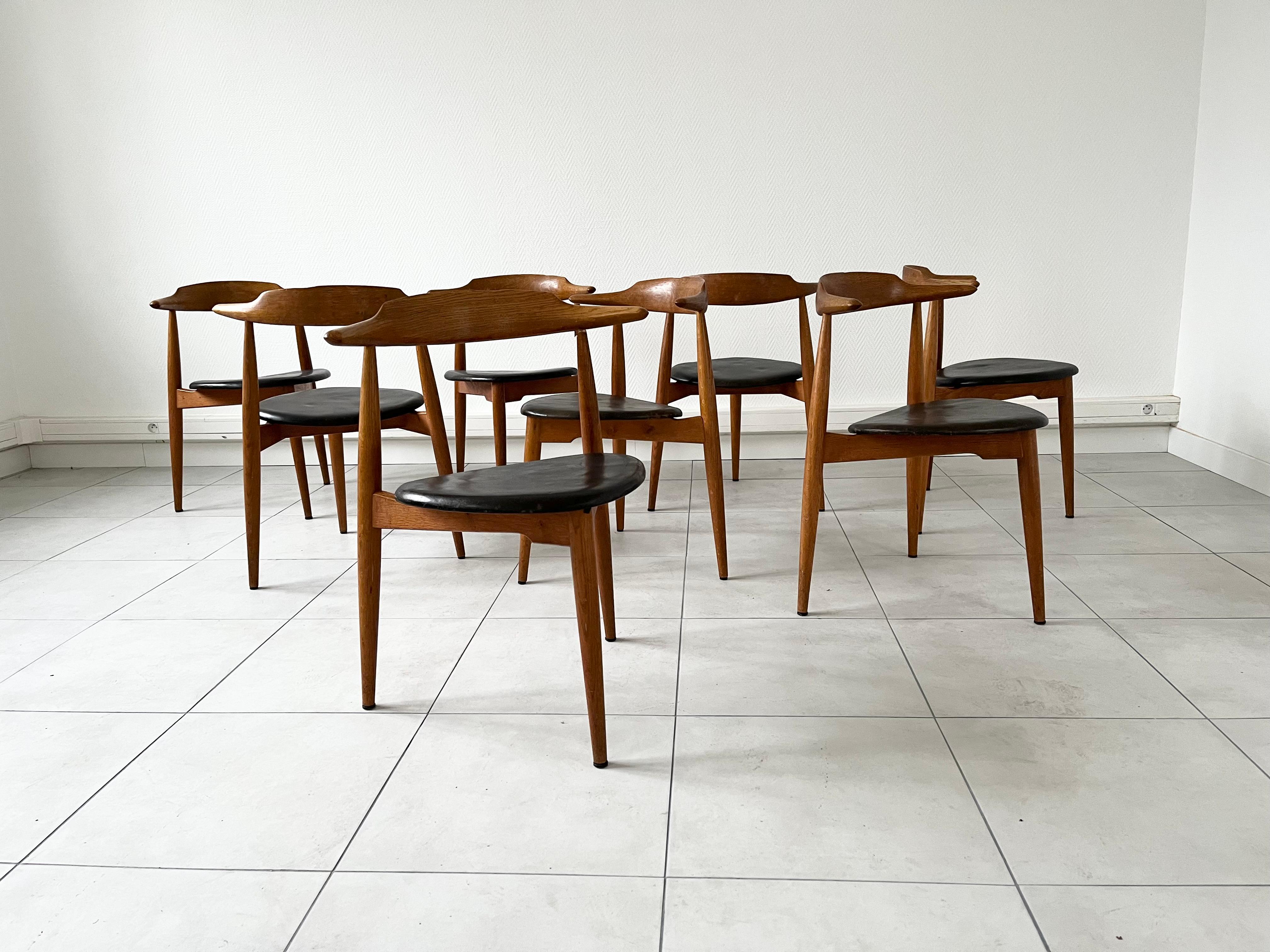 Conjunto de 8 sillas Heart de Hans J. Wegner mediados del siglo XX en venta