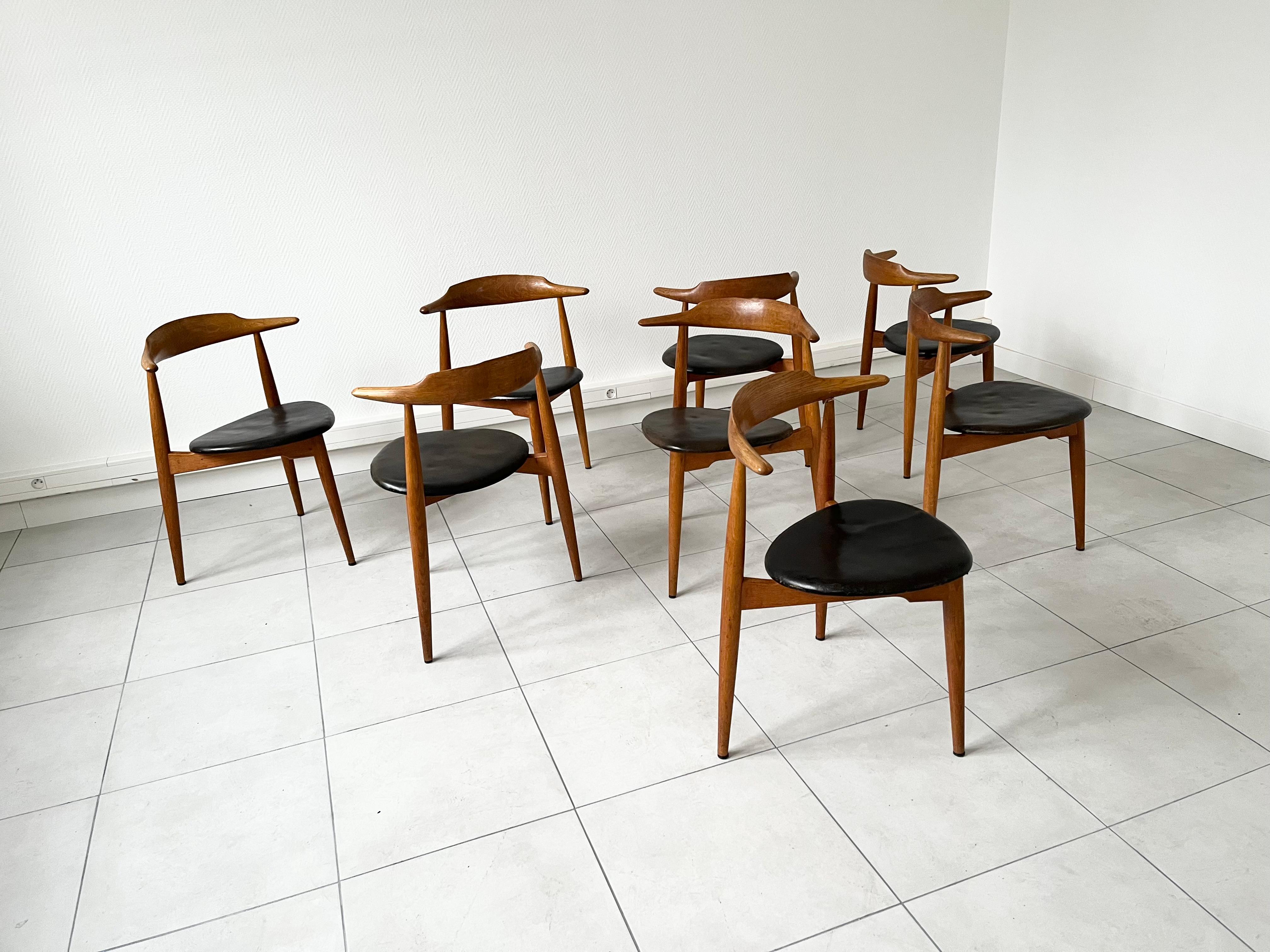 Conjunto de 8 sillas Heart de Hans J. Wegner Cuero en venta