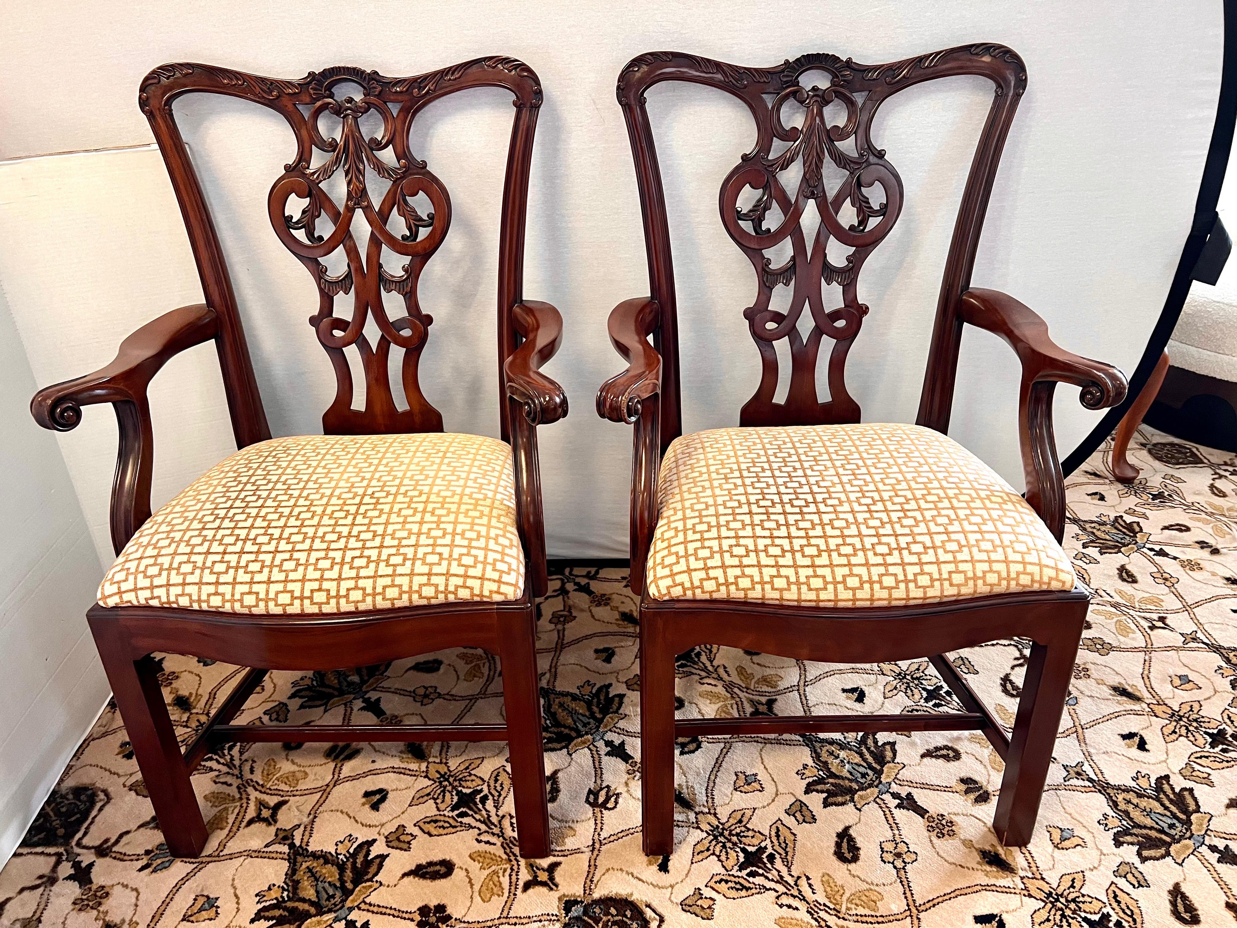 Set of 8 Henredon Carved Mahogany Dining Chairs  1