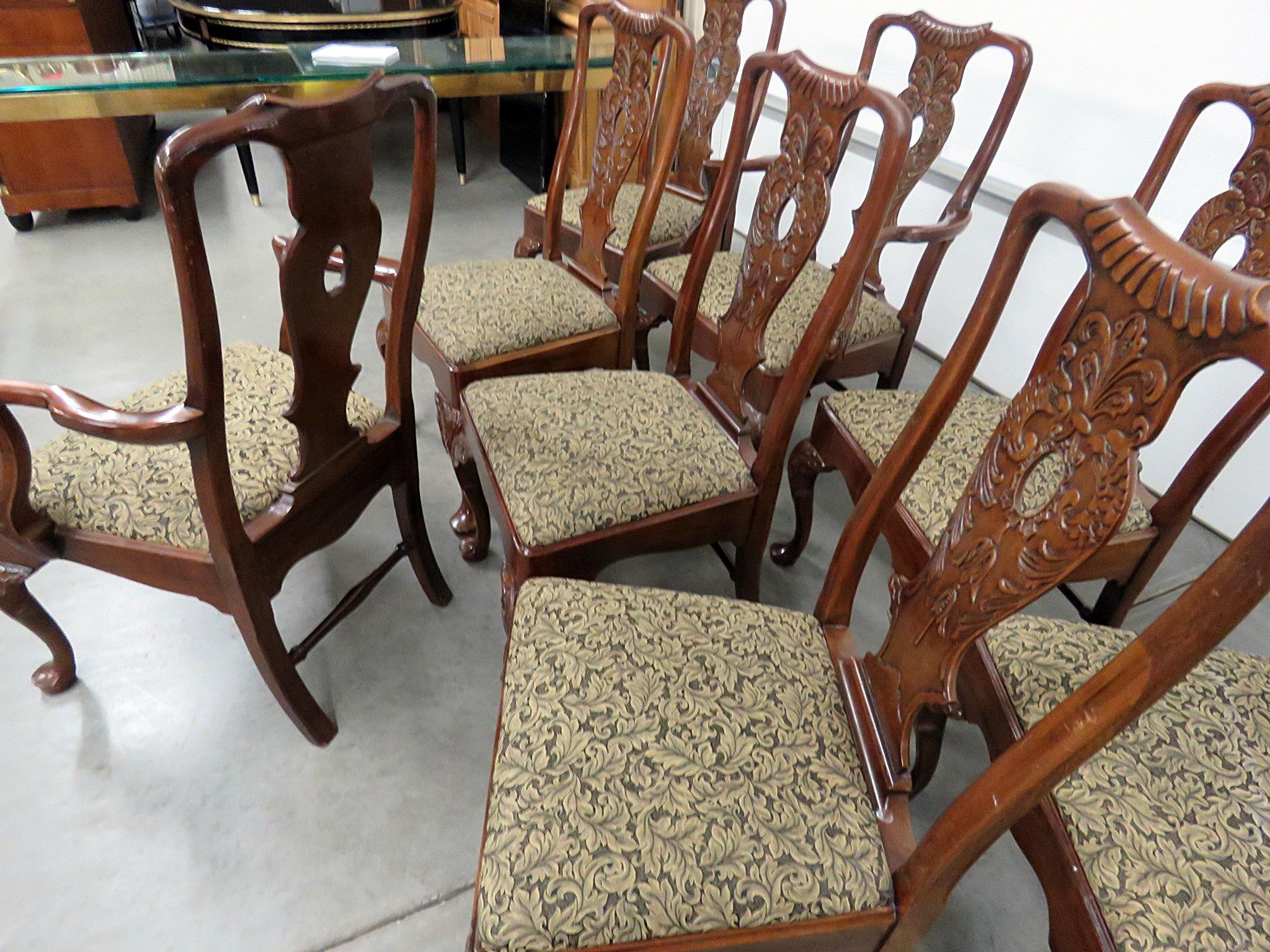 Set of 8 Henredon Georgian style mahogany dining chairs. The 2 arm chairs measure 39.5
