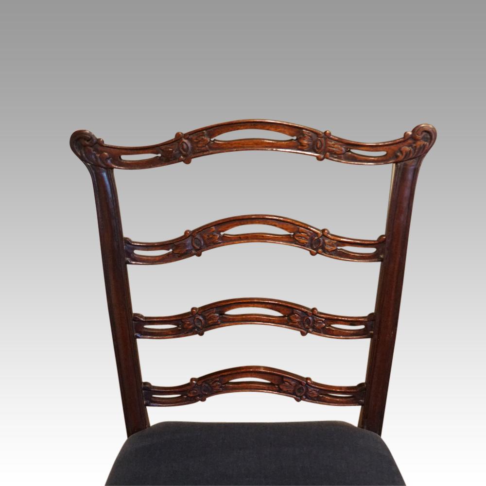 Début du 20ème siècle Ensemble de 8 chaises de salle à manger Hepplewhite en vente