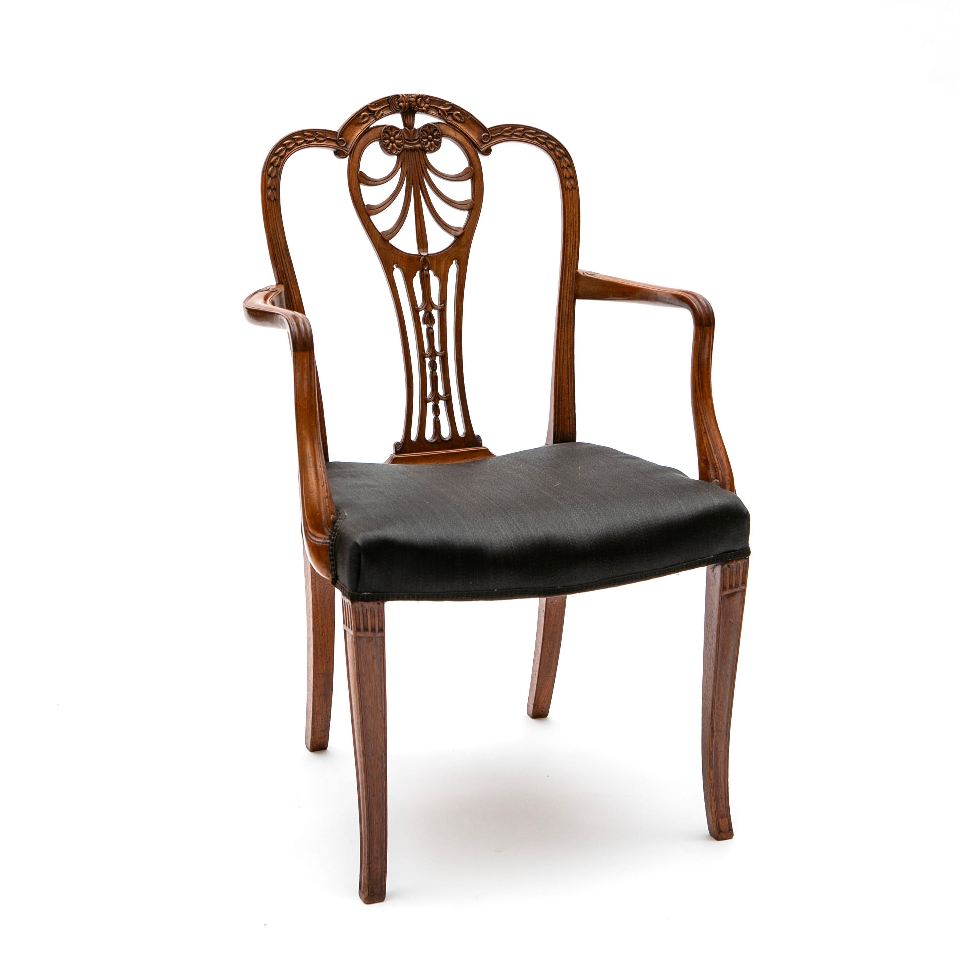 Set of 8 Hepplewhite Mahogany Dining Chairs, George III Style, England 5