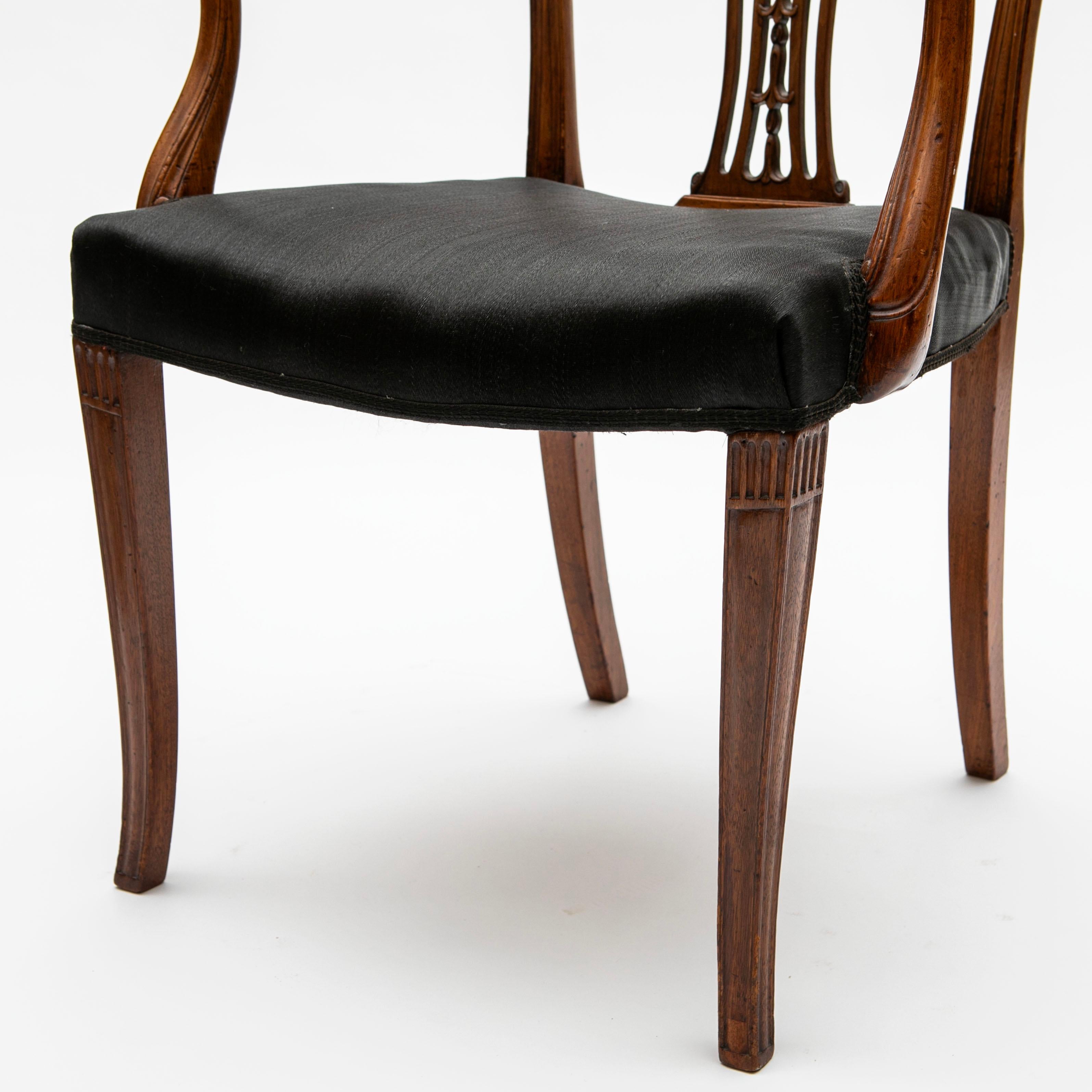 Set of 8 Hepplewhite Mahogany Dining Chairs, George III Style, England 11