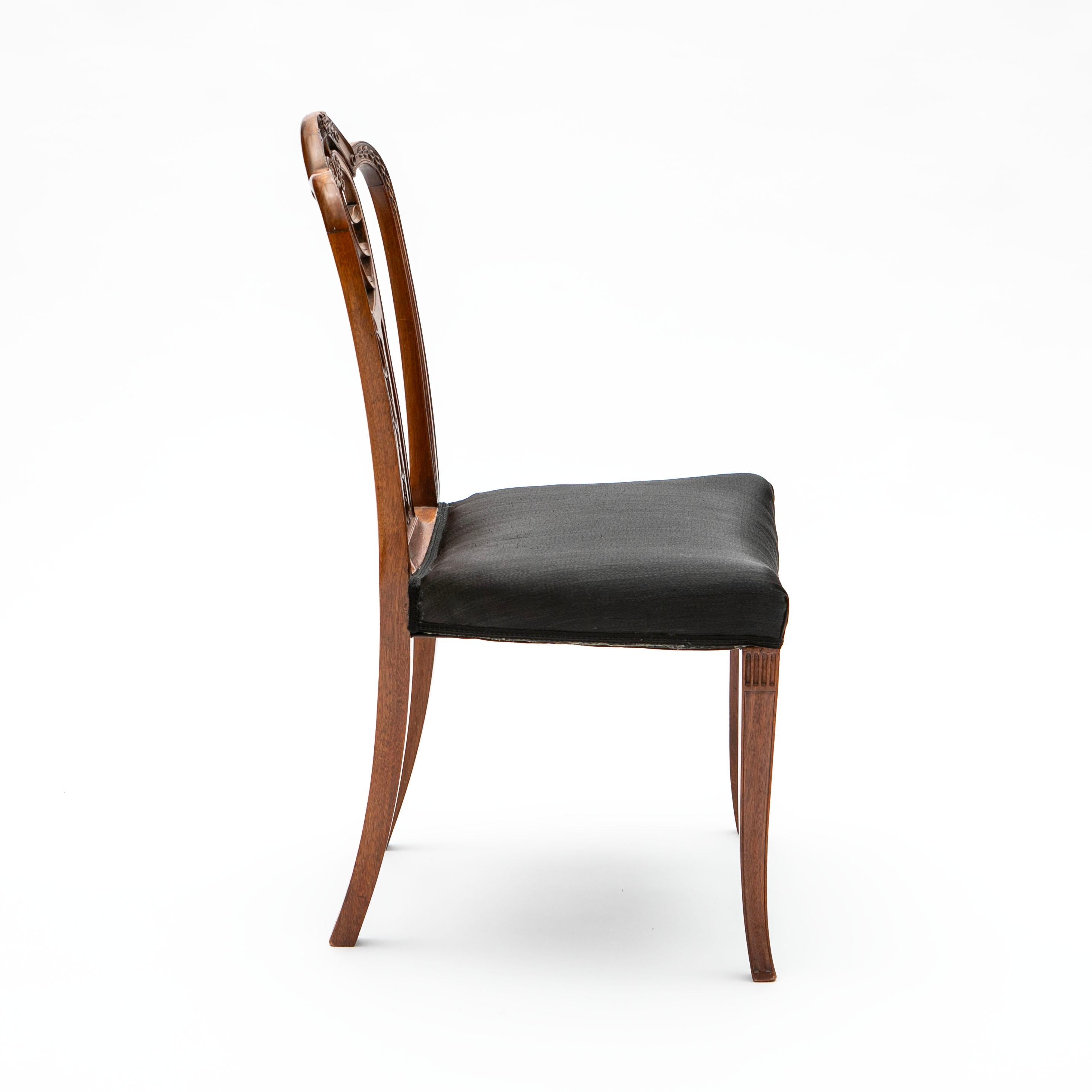 English Set of 8 Hepplewhite Mahogany Dining Chairs, George III Style, England
