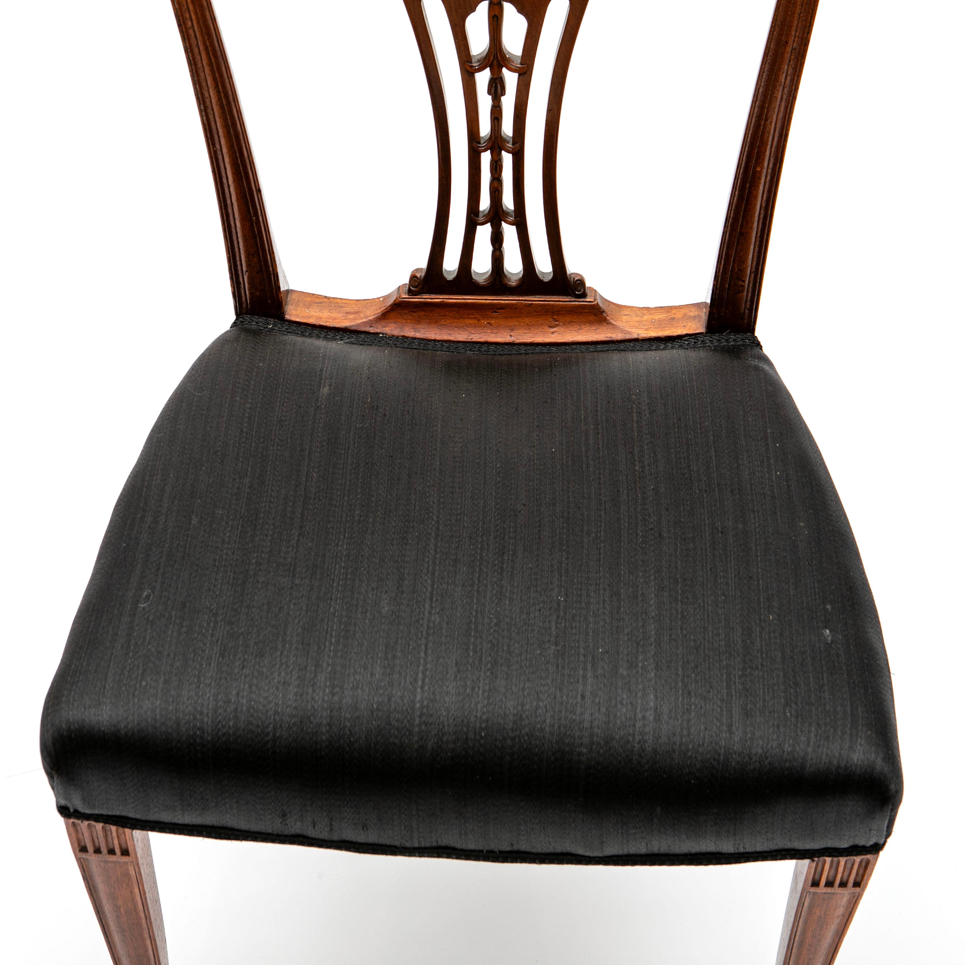 Set of 8 Hepplewhite Mahogany Dining Chairs, George III Style, England 2