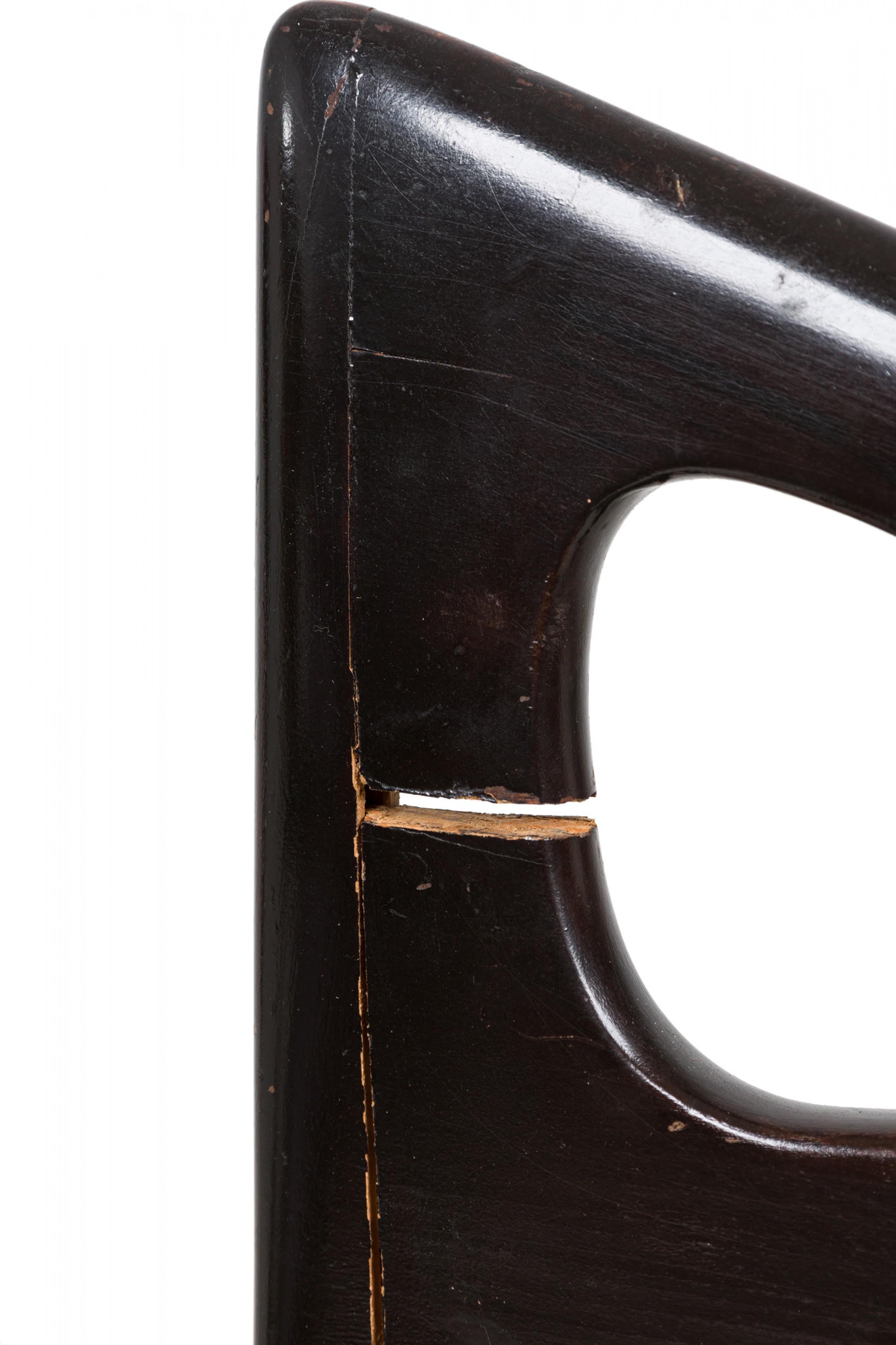 Ensemble de 8 chaises de salle à manger italiennes Ico Parisi tapissées de cuir vert ébénisé en vente 5