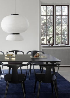 Juego de 8 Silla In Between Sk2, roble lacado en negro y Kvadrat - Fiord 191 para &T