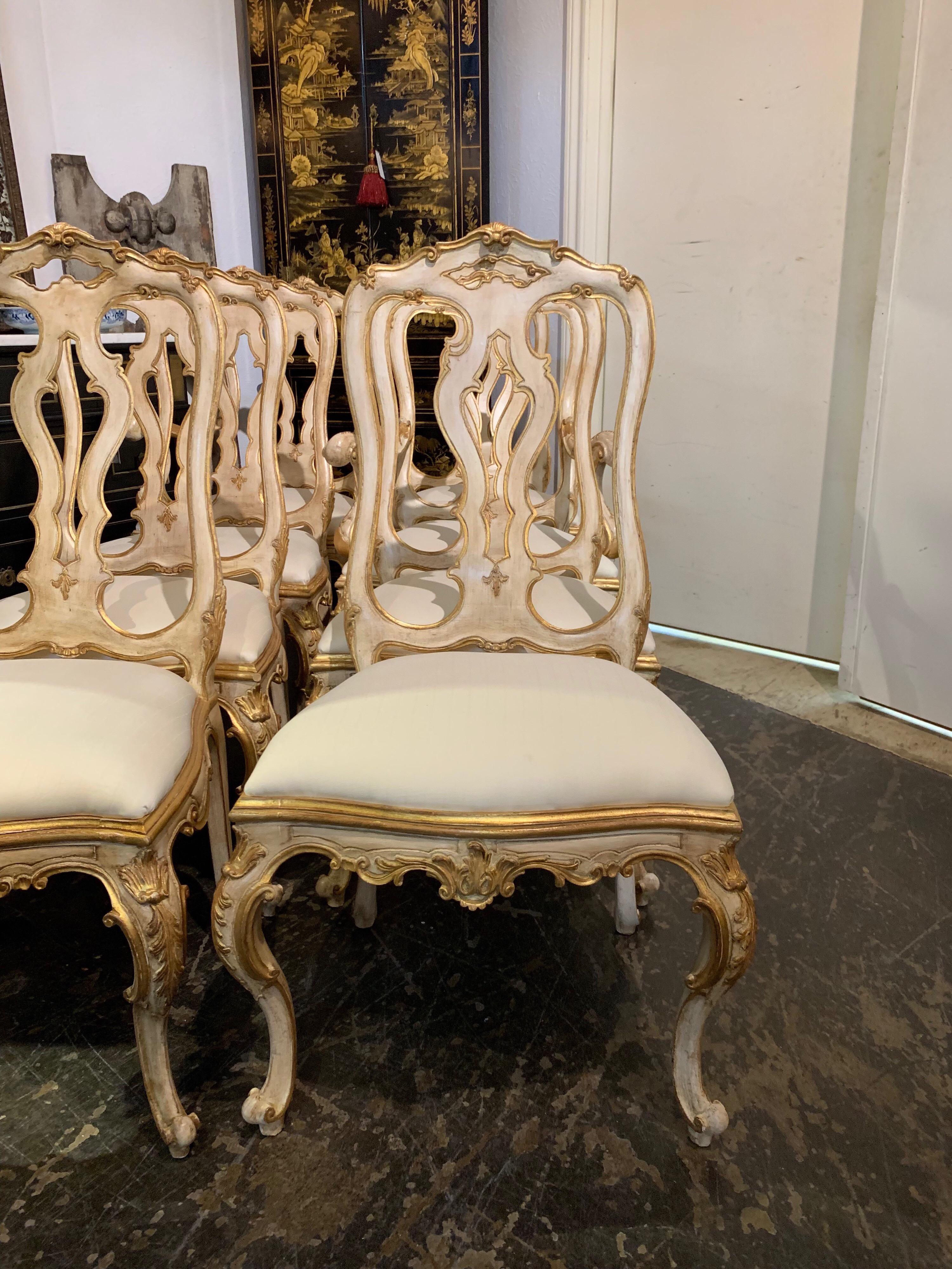 Beautiful set of 8 Italian carved parcel gilt chairs. The seats of the chairs are upholstered in a crème colored silk. A very fine set for a lovely dining table.