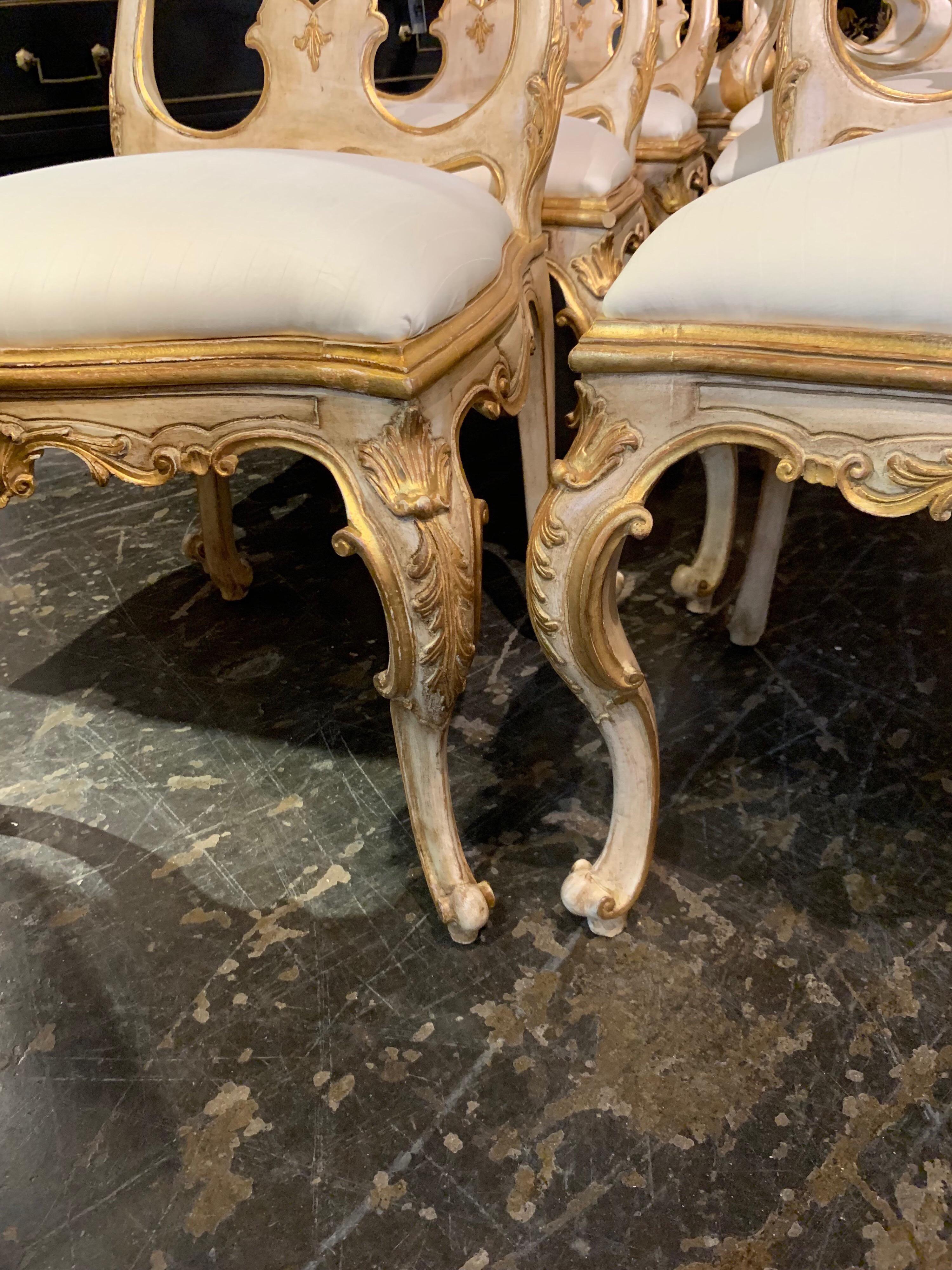 Set of 8 Italian Carved Parcel Gilt Upholstered Dining Chairs In Good Condition In Dallas, TX