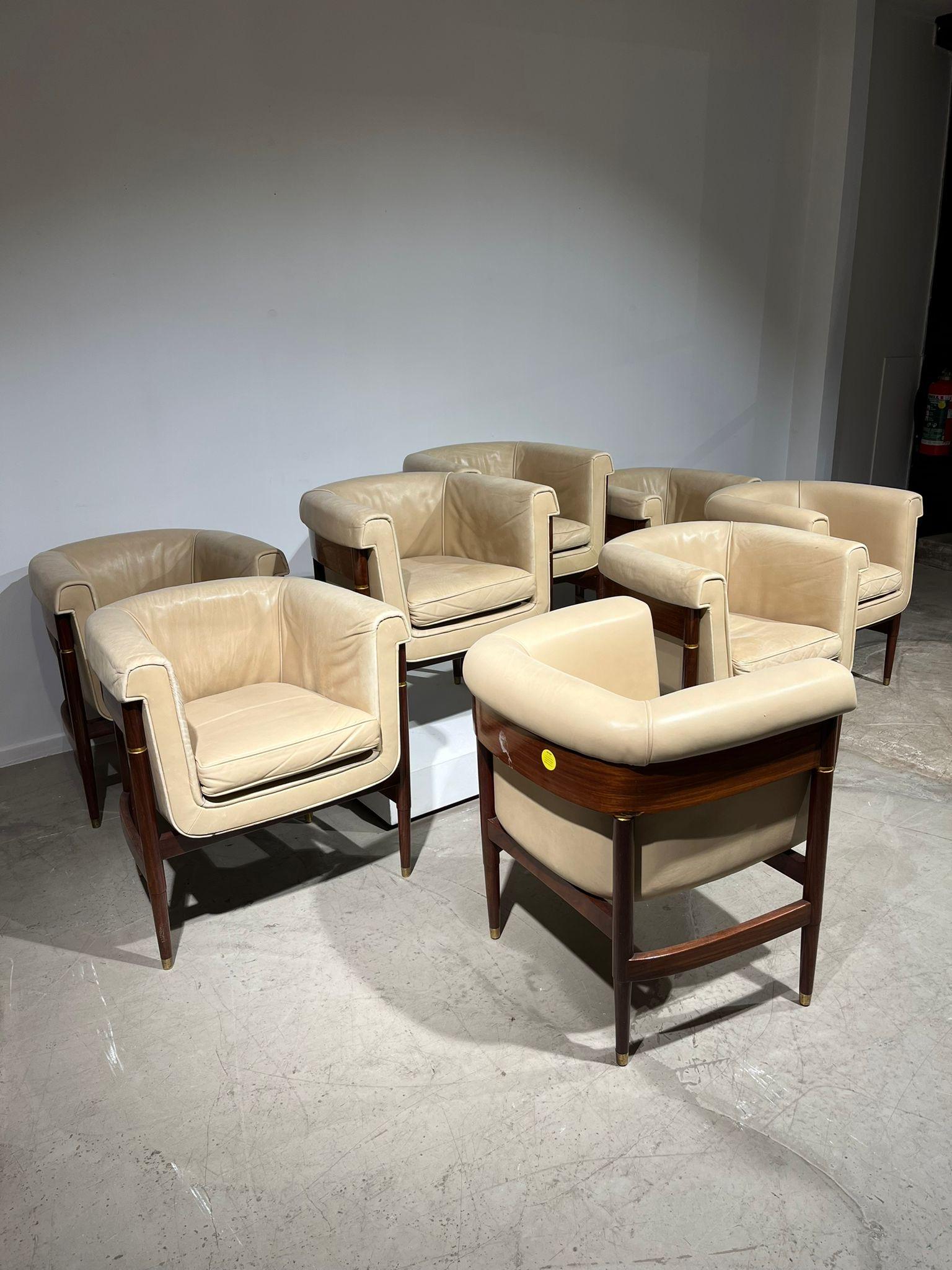 20th Century Set of 8 Italian dining cream leather and brown wood easychairs For Sale