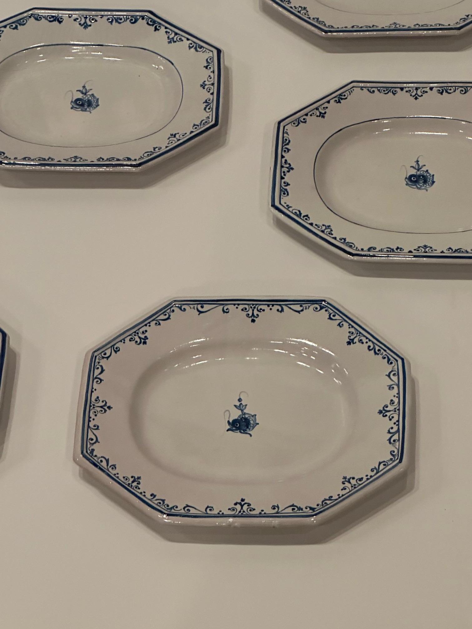 Set di 8 piatti ottagonali in ceramica italiana dipinti a mano da Gumps In condizioni buone in vendita a Hopewell, NJ