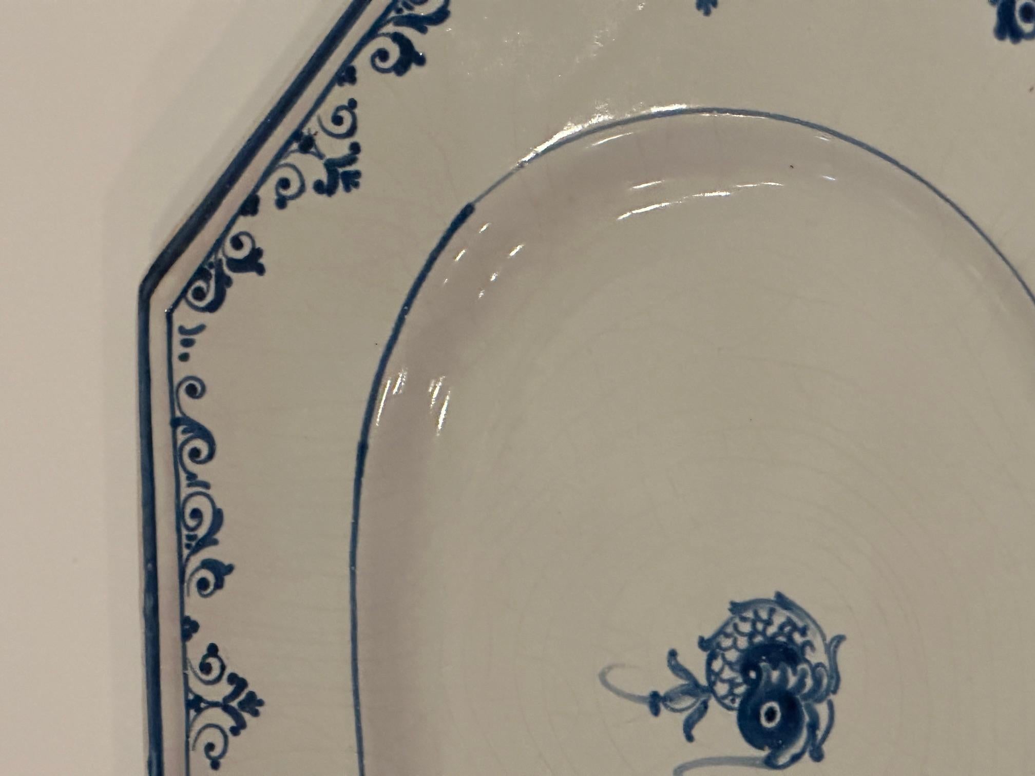 Set di 8 piatti ottagonali in ceramica italiana dipinti a mano da Gumps in vendita 1