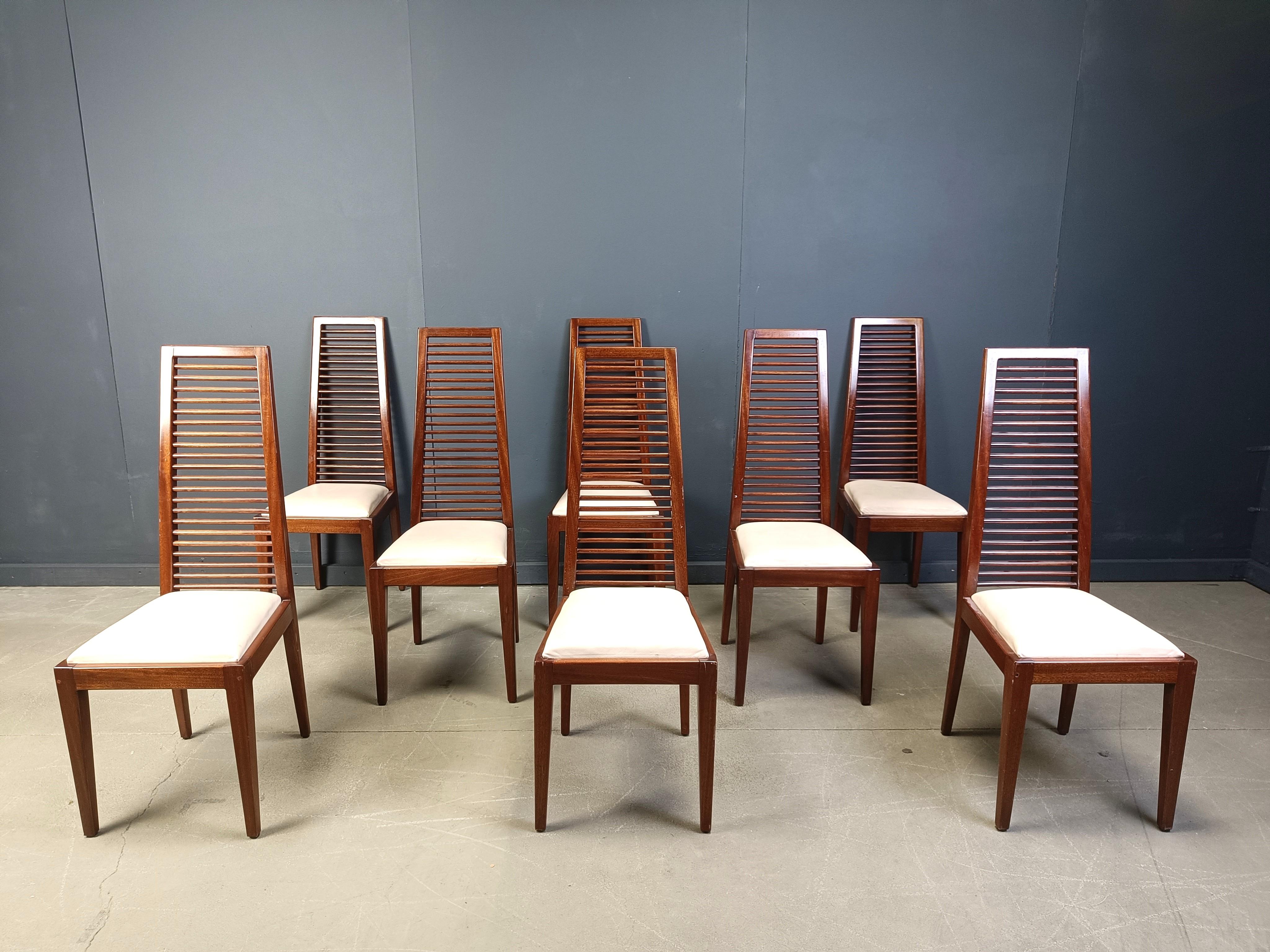 Set of 8 Italian high back dining chairs, 1980s In Good Condition For Sale In Leuven, Vlaams Gewest