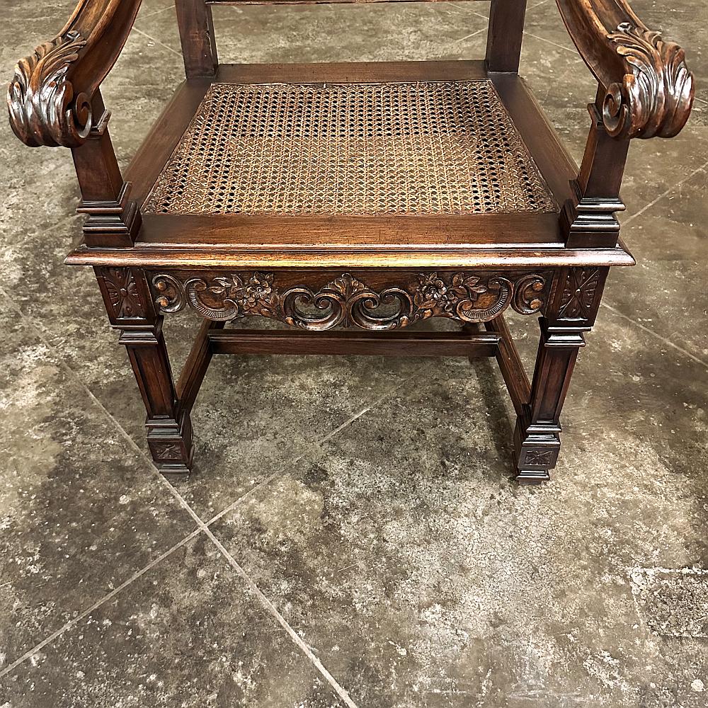 Set di 8 sedie da pranzo neoclassiche in legno di noce con canne, incluse 2 poltrone in vendita 2
