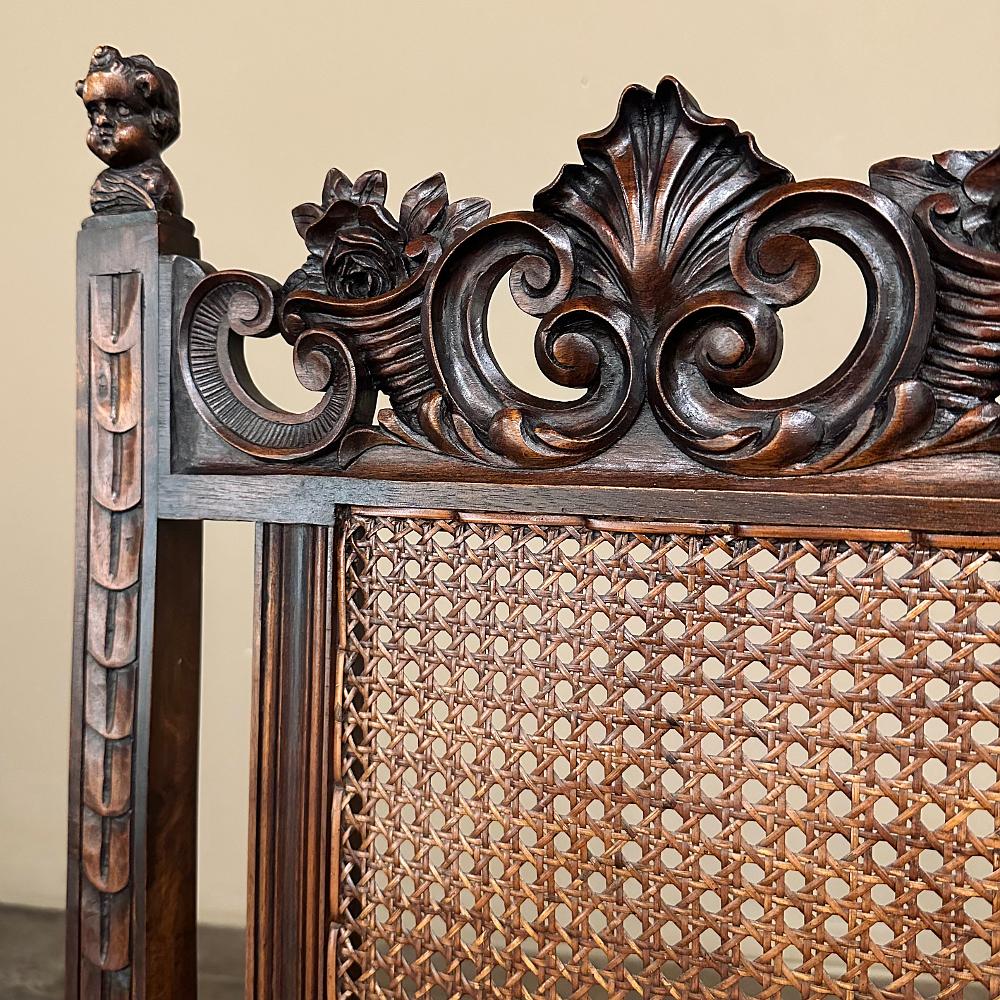 Set di 8 sedie da pranzo neoclassiche in legno di noce con canne, incluse 2 poltrone in vendita 3