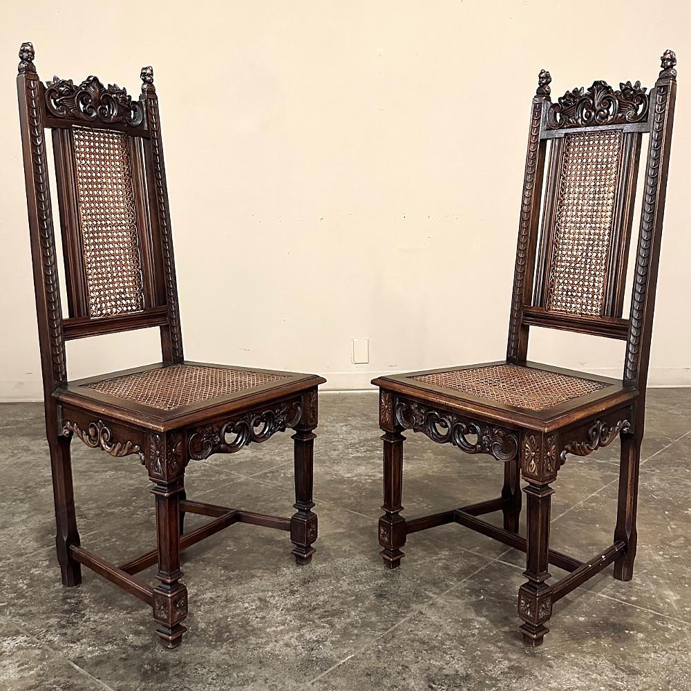 Set di 8 sedie da pranzo neoclassiche in legno di noce con canne, incluse 2 poltrone in vendita 6