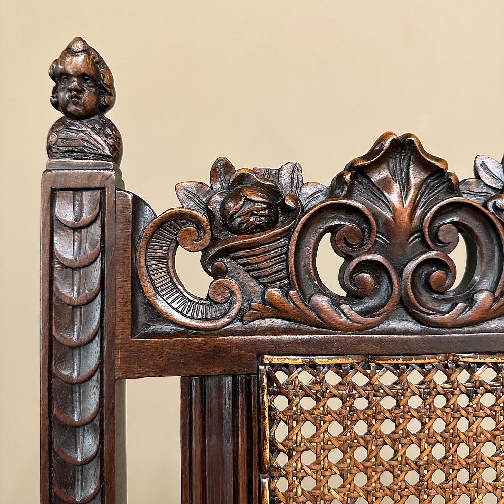Set di 8 sedie da pranzo neoclassiche in legno di noce con canne, incluse 2 poltrone in vendita 8