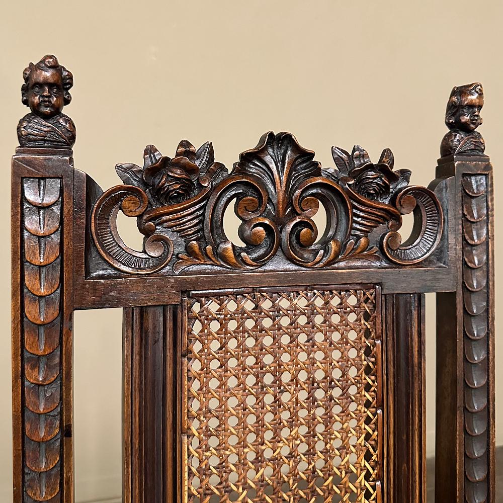 Set di 8 sedie da pranzo neoclassiche in legno di noce con canne, incluse 2 poltrone in vendita 10