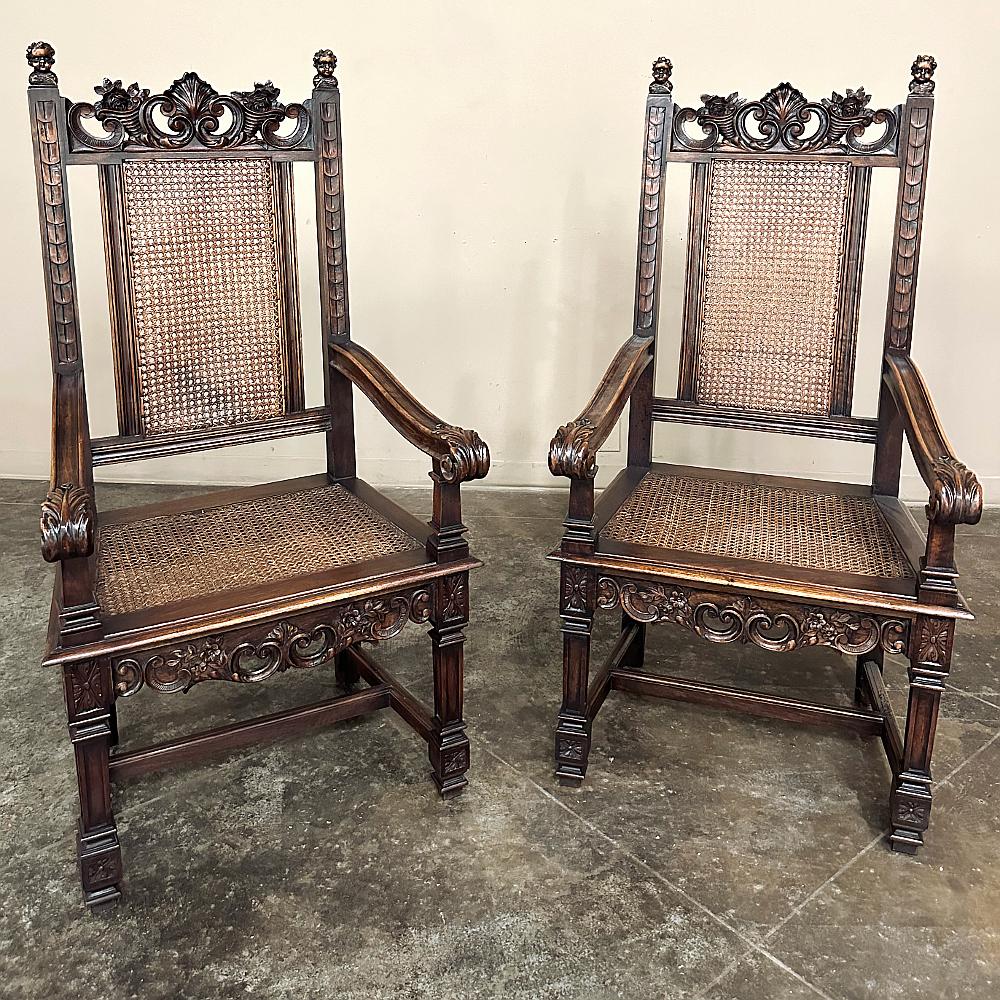 Neoclassico Set di 8 sedie da pranzo neoclassiche in legno di noce con canne, incluse 2 poltrone in vendita