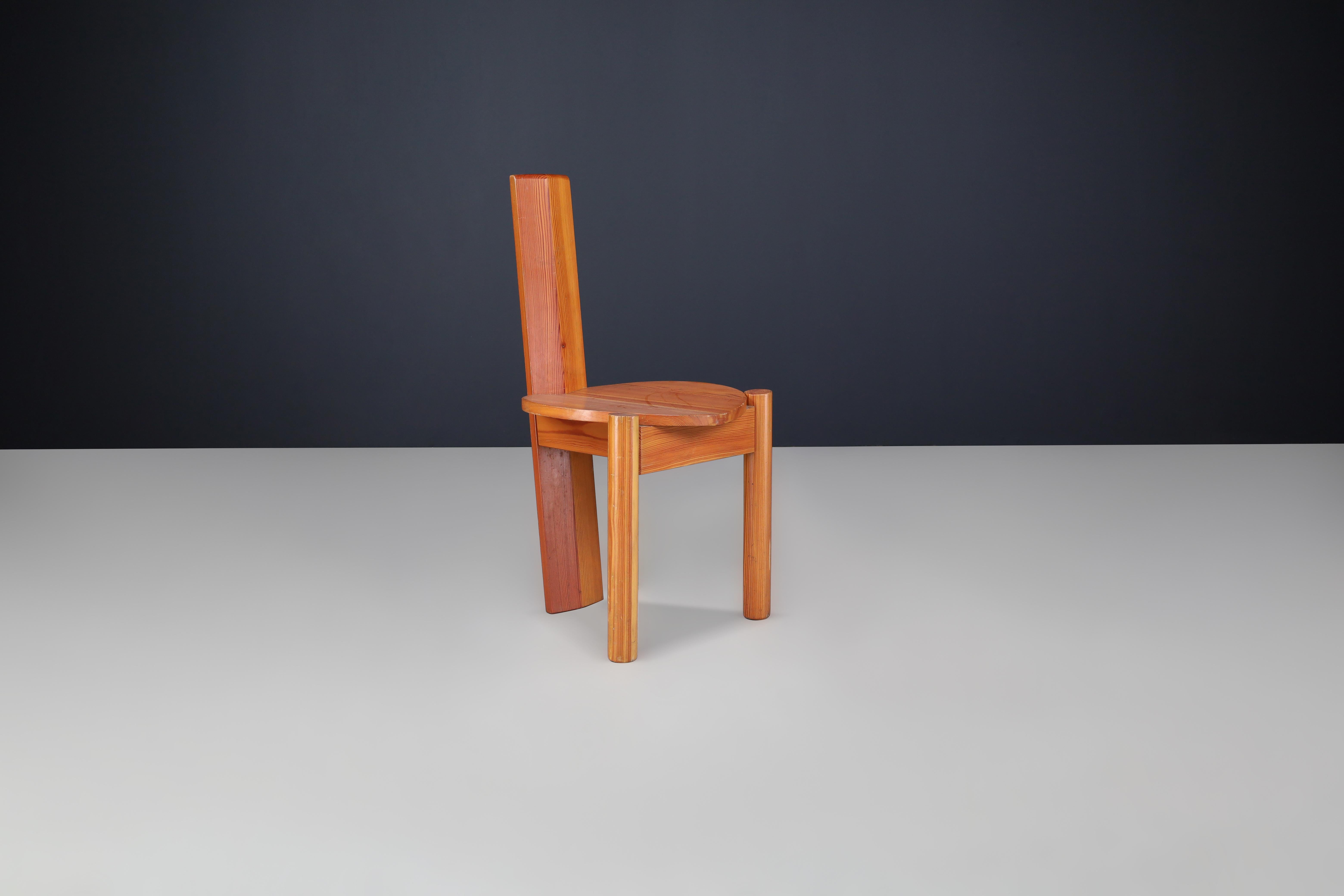Postmoderno Set of 8 Italian Postmodern Sculptural Pine Dining Chairs, 1970s in vendita