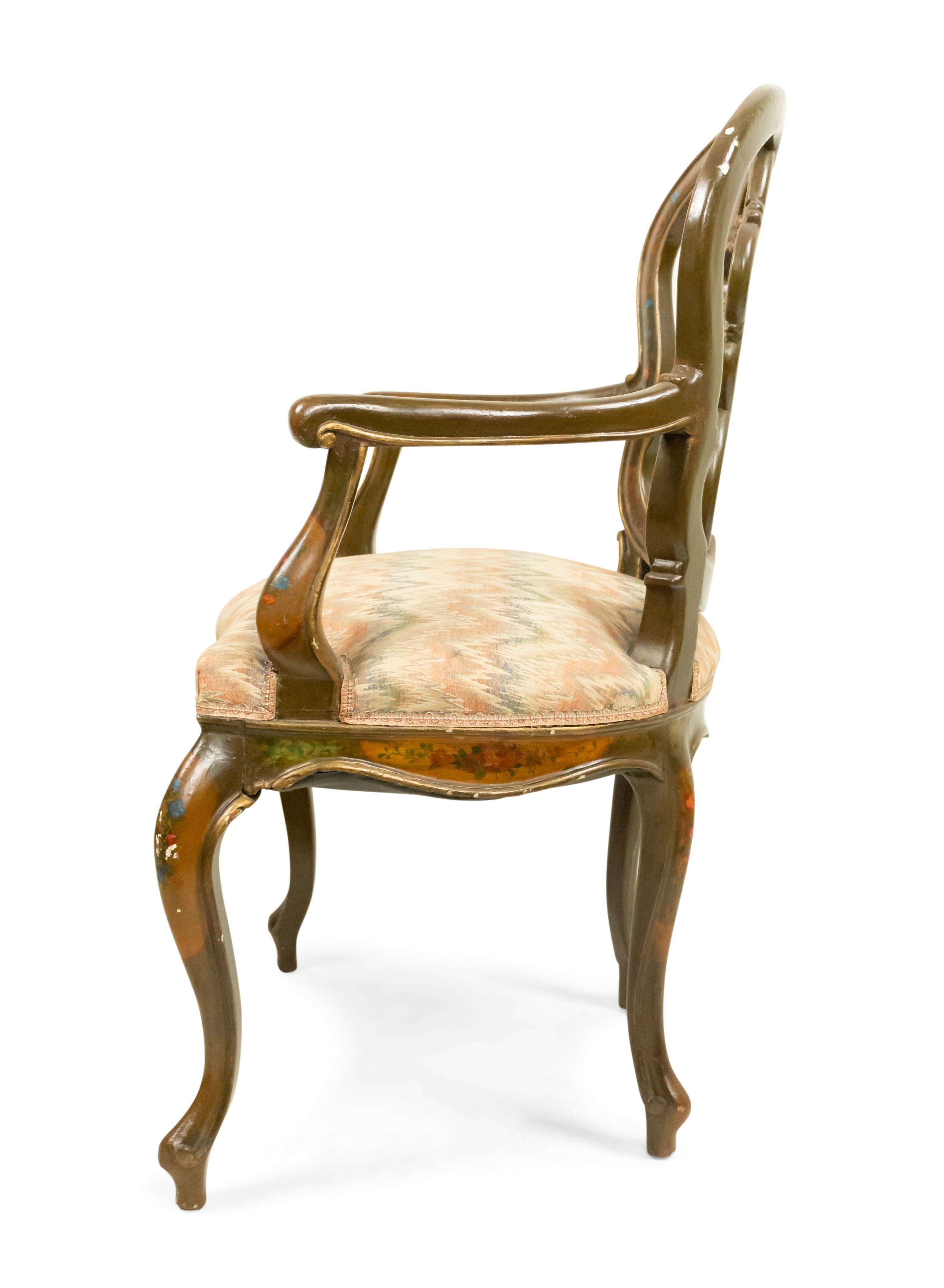 Set von 8 italienischen venezianischen Stühlen mit Blumendekoration im Zustand „Gut“ im Angebot in Queens, NY