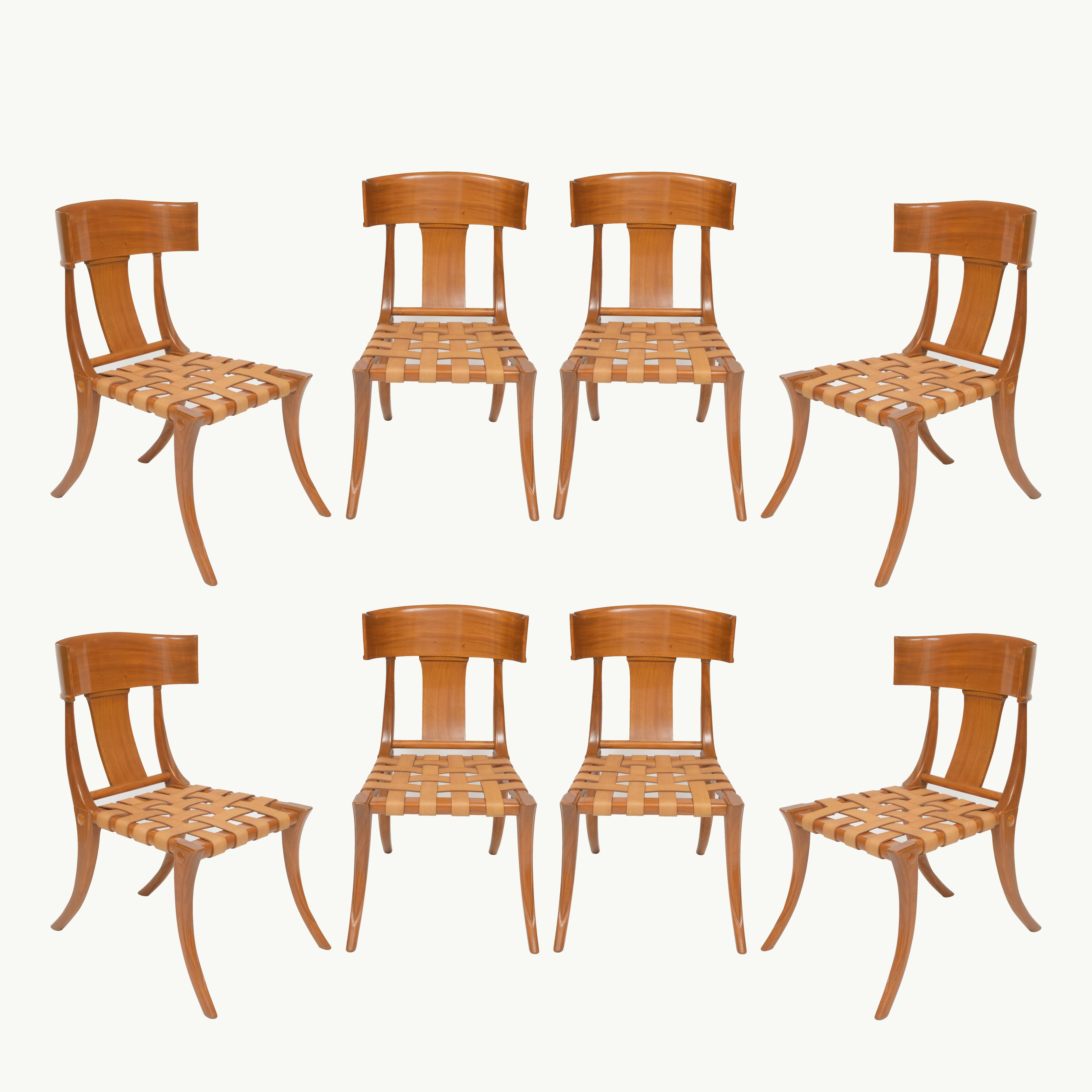 Modèle de Klismos égyptien très décoratif copié par Robsjohn Gibbings dans les années soixante et aujourd'hui recréé par Johnathan Sainsbury de Londres. Cet ensemble a été fabriqué en 2020 avec des sièges en cuir tressé.

Design/One développé par